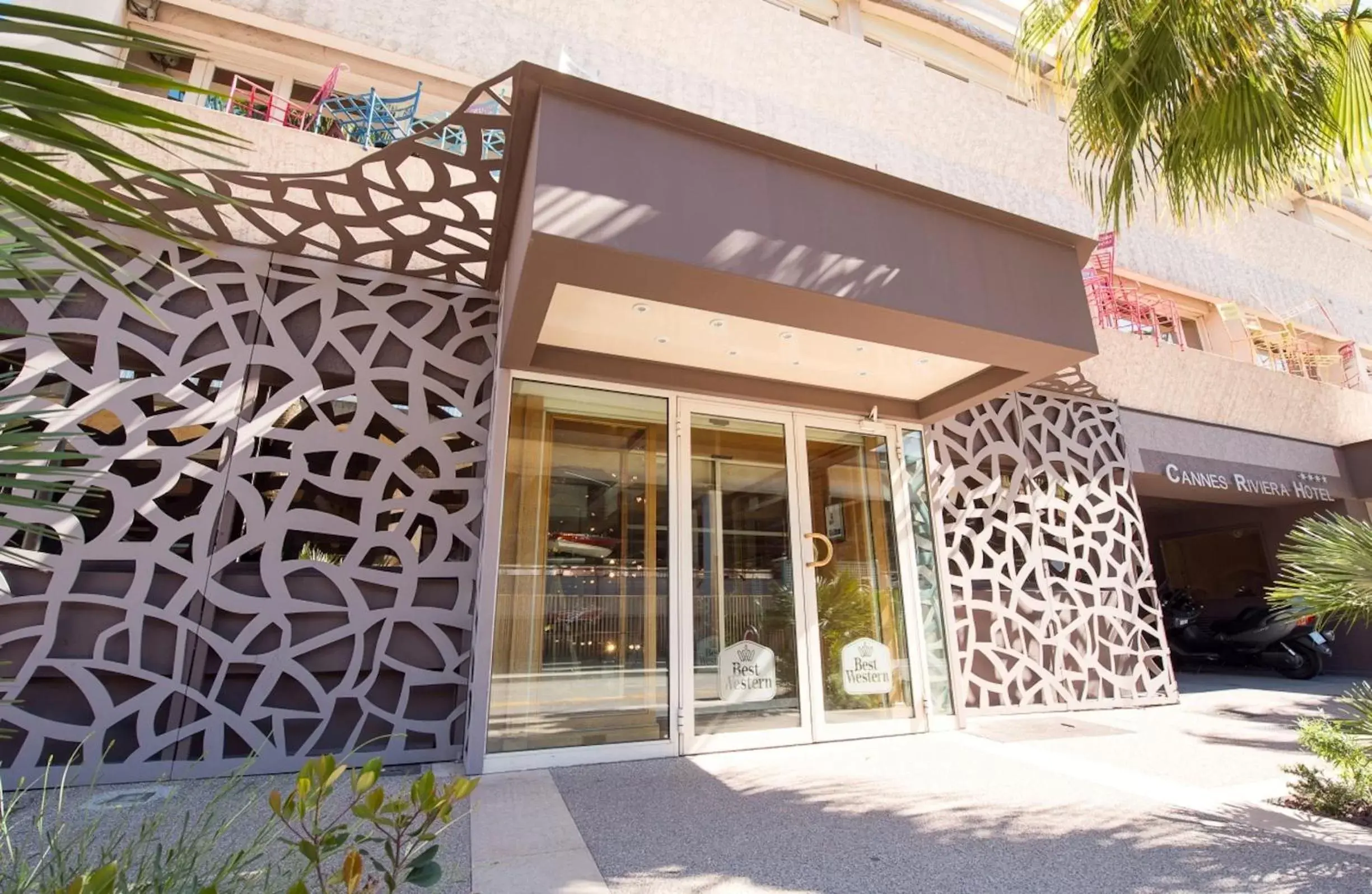 Facade/entrance in Best Western Plus Cannes Riviera