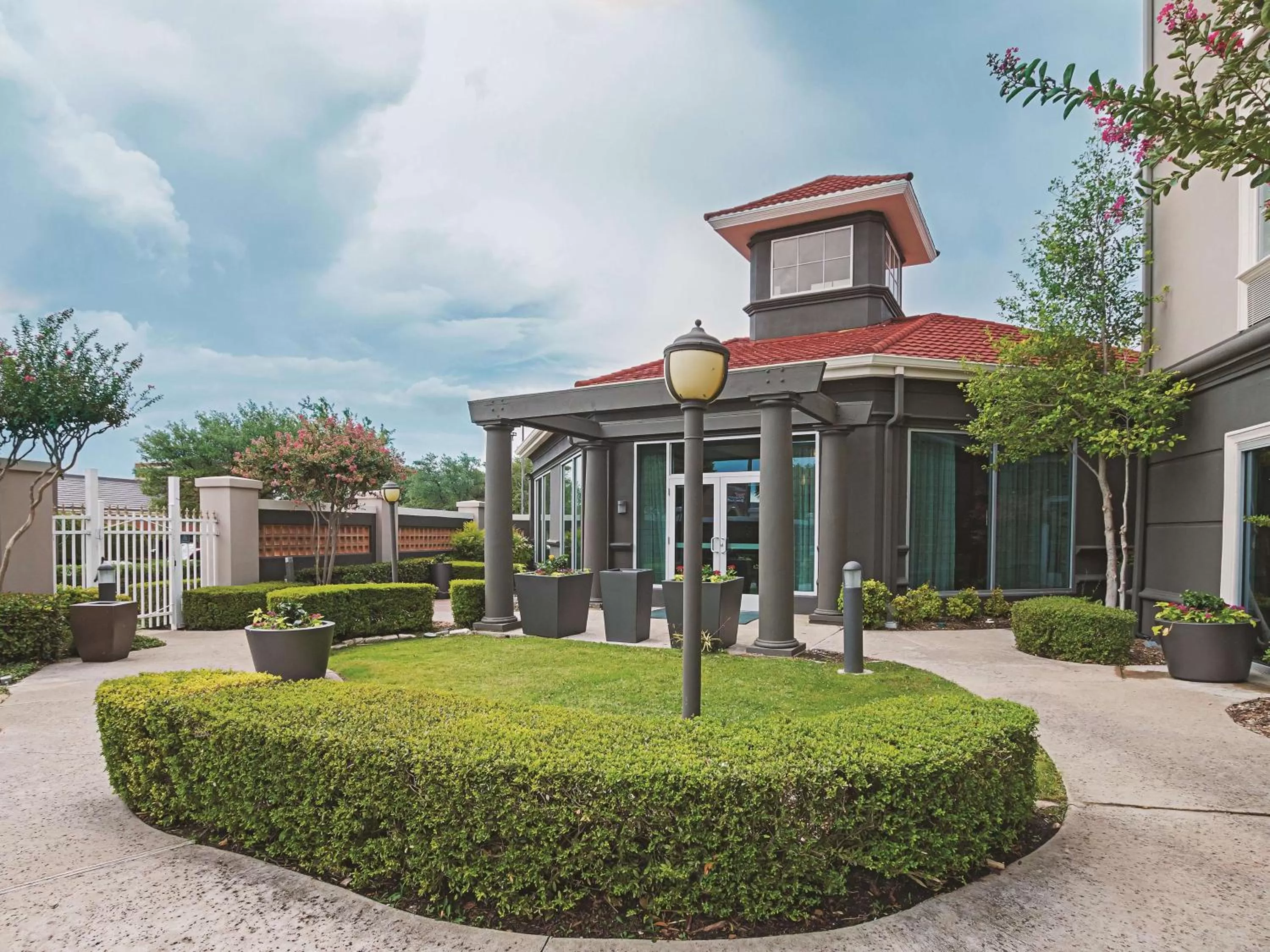 Property building in La Quinta by Wyndham Fort Worth City View