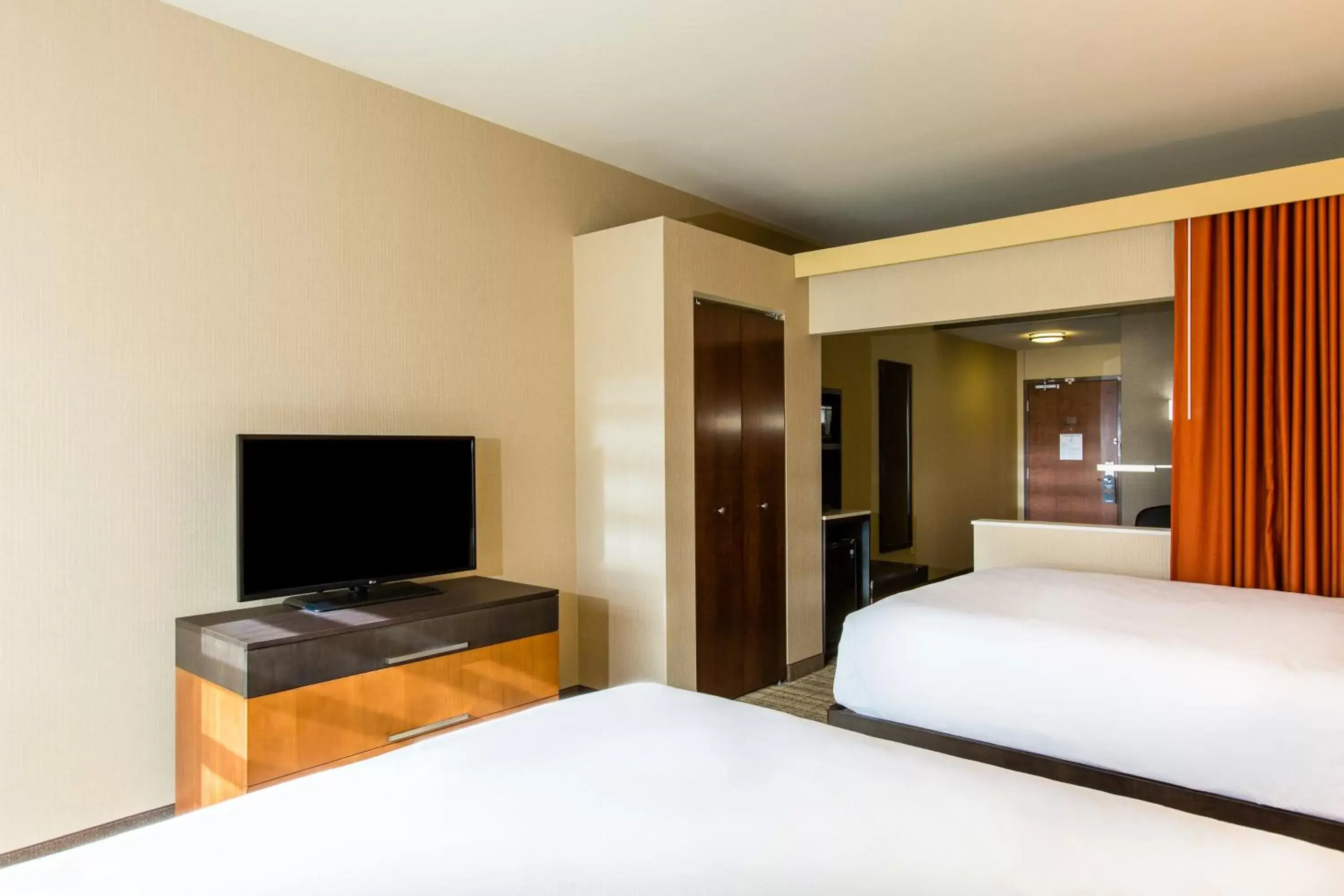 Bed in Cambria Hotel Plano - Frisco