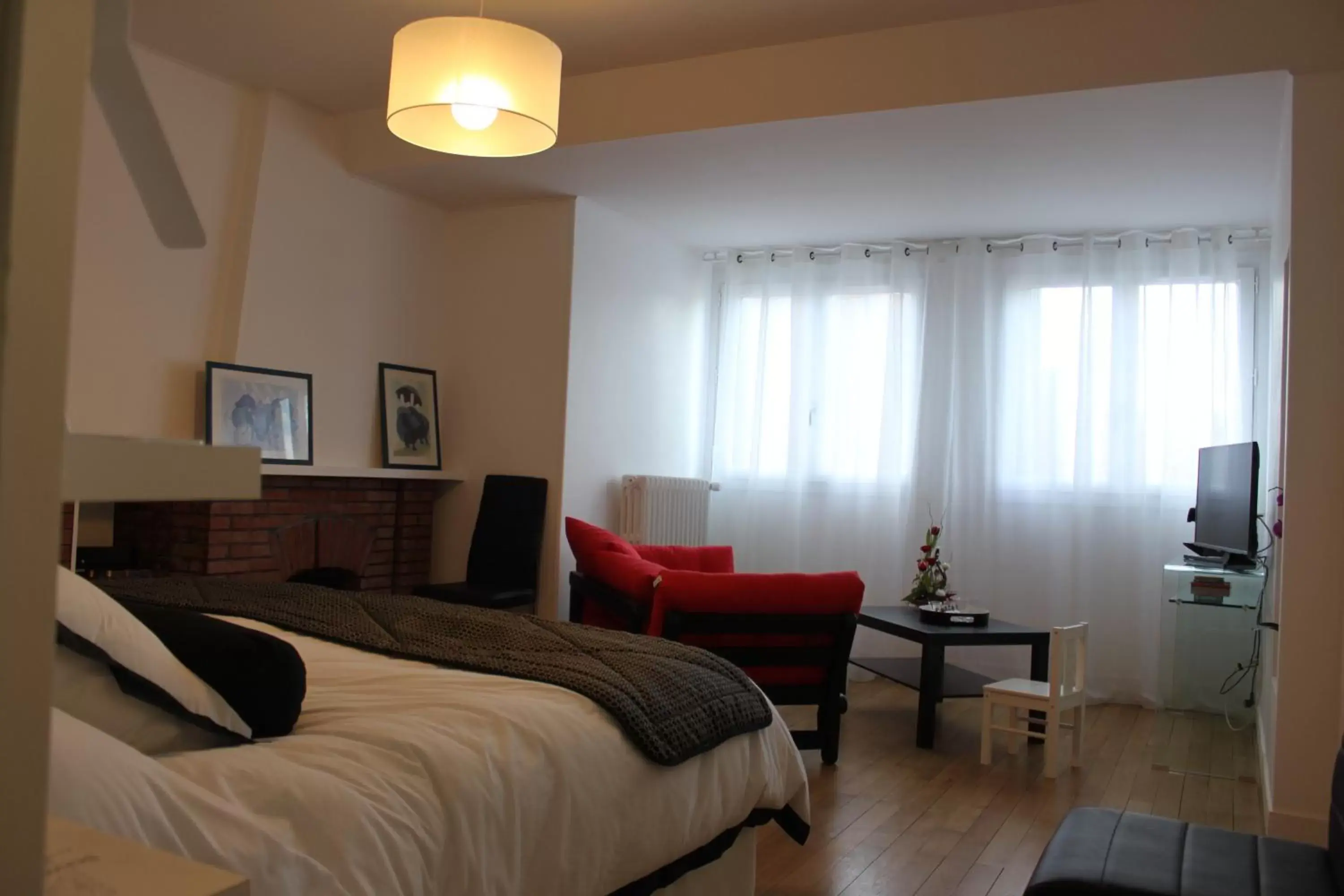 Bedroom, Seating Area in Au Coeur De Beauvais