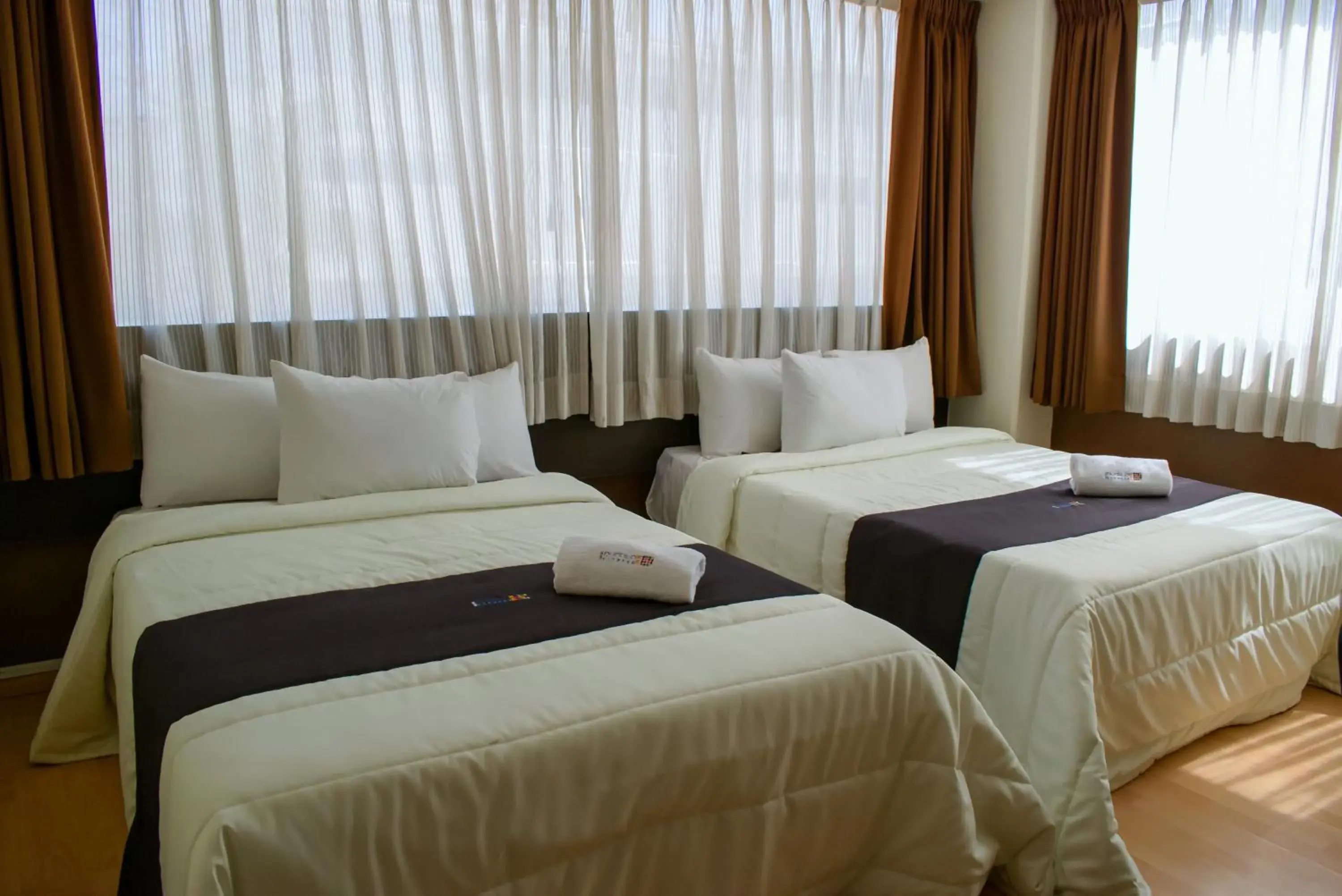 Photo of the whole room, Bed in Puebla Inn Express