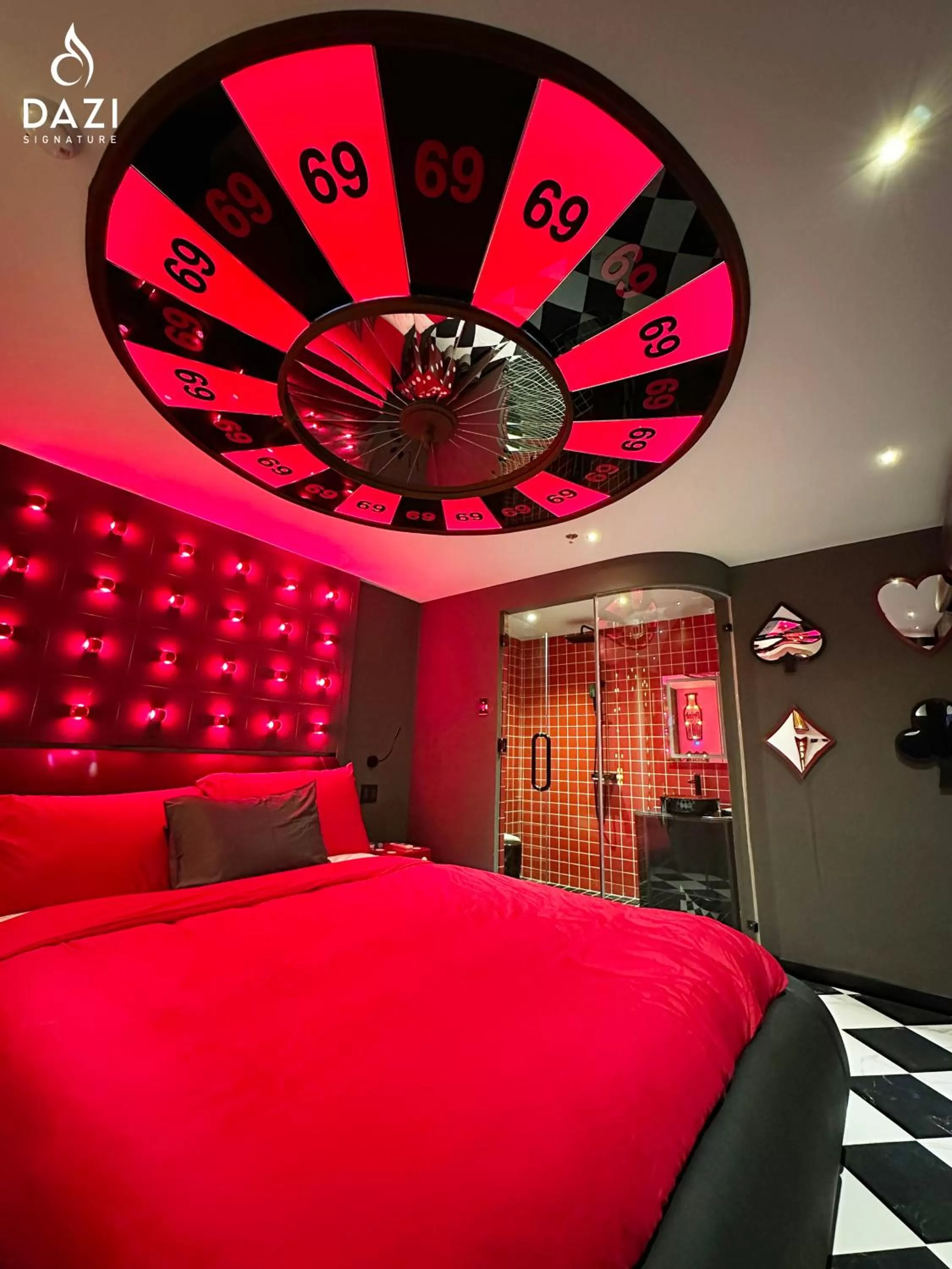 Photo of the whole room, Bed in Dazi Signature