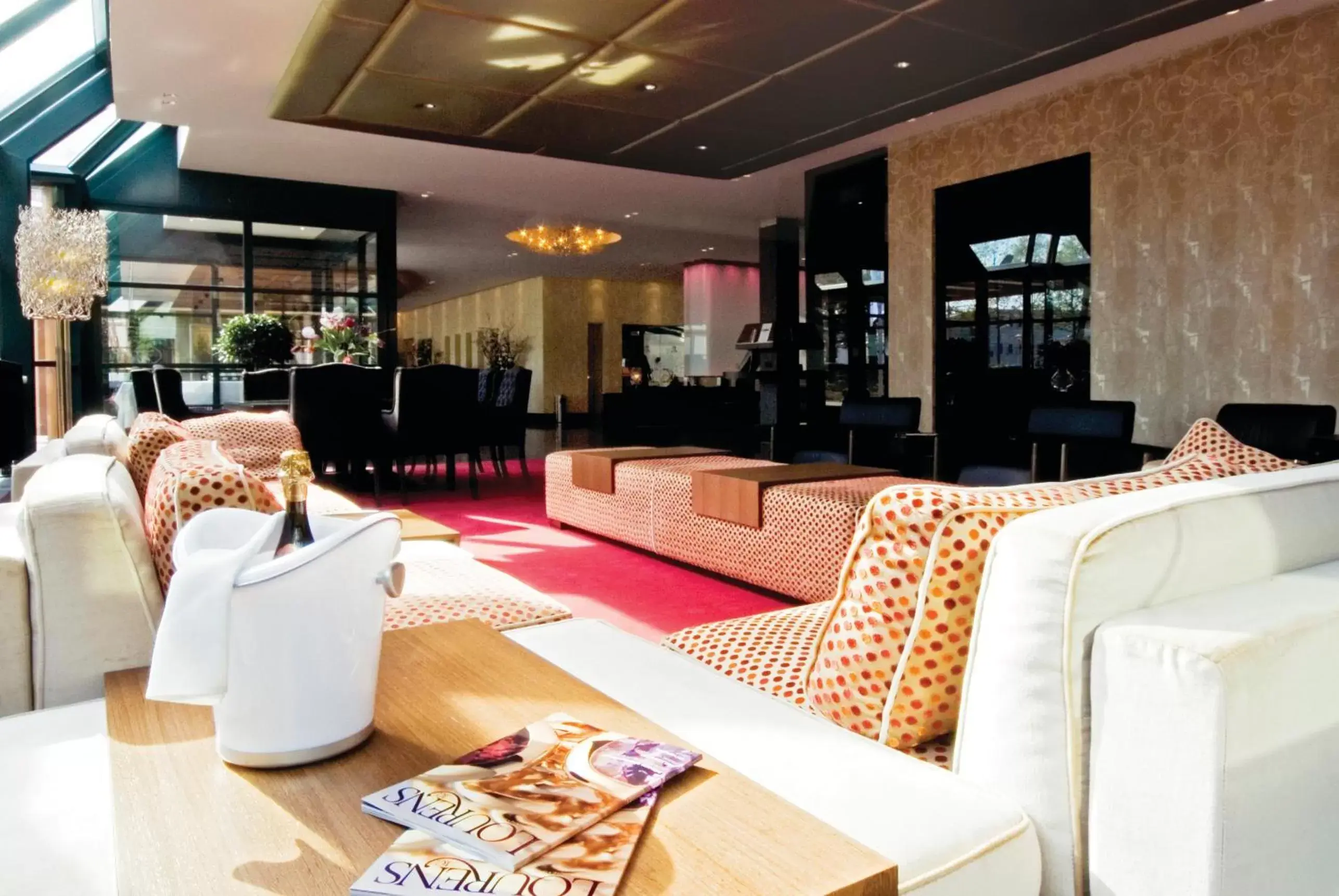 Communal lounge/ TV room in Fletcher Hotel-Restaurant Oud London Communal lounge/ TV room in Fletcher Hotel-Restaurant Oud London