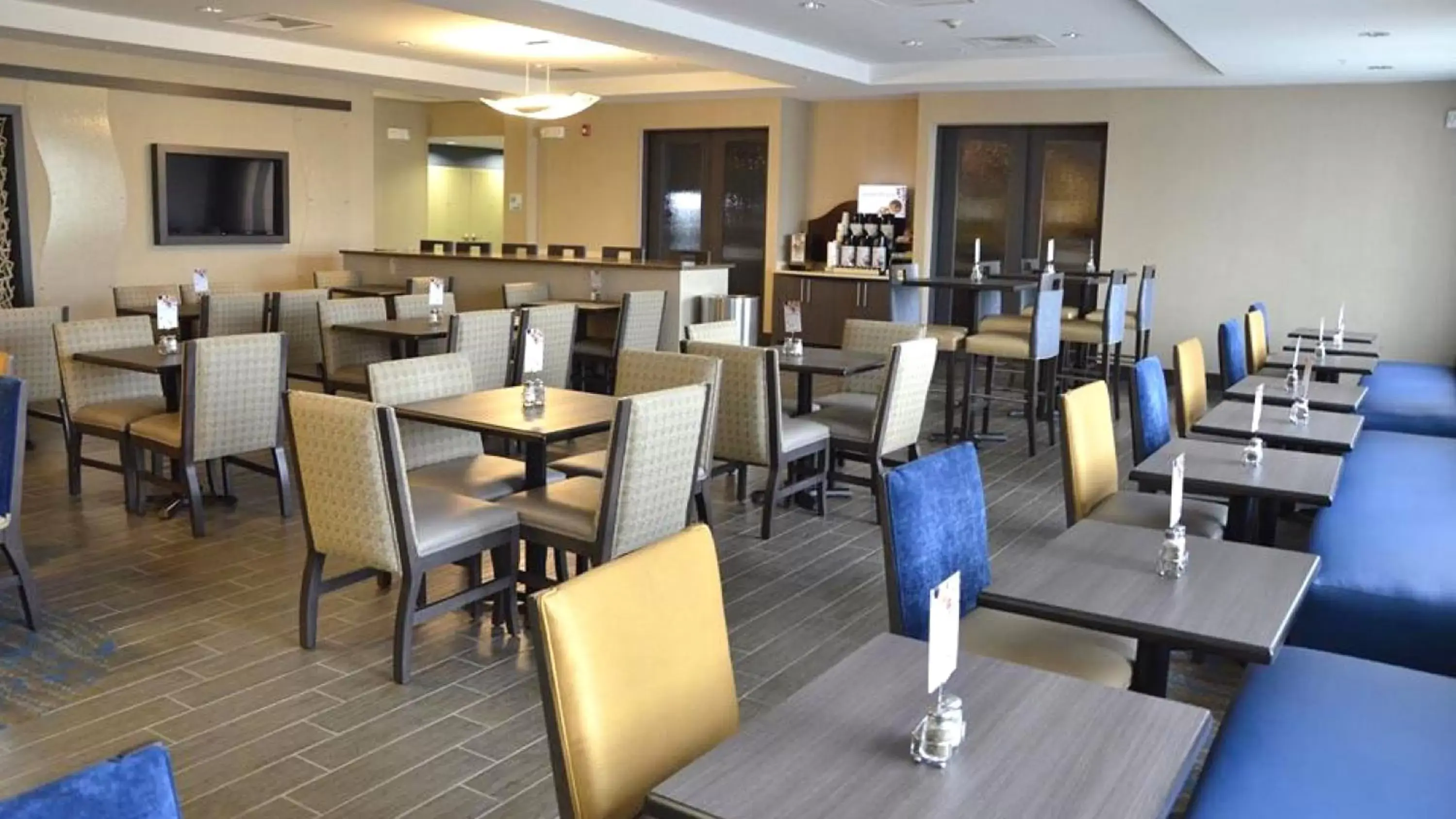 Breakfast, Restaurant/Places to Eat in Holiday Inn Express Hotel & Suites Goldsboro - Base Area, an IHG Hotel