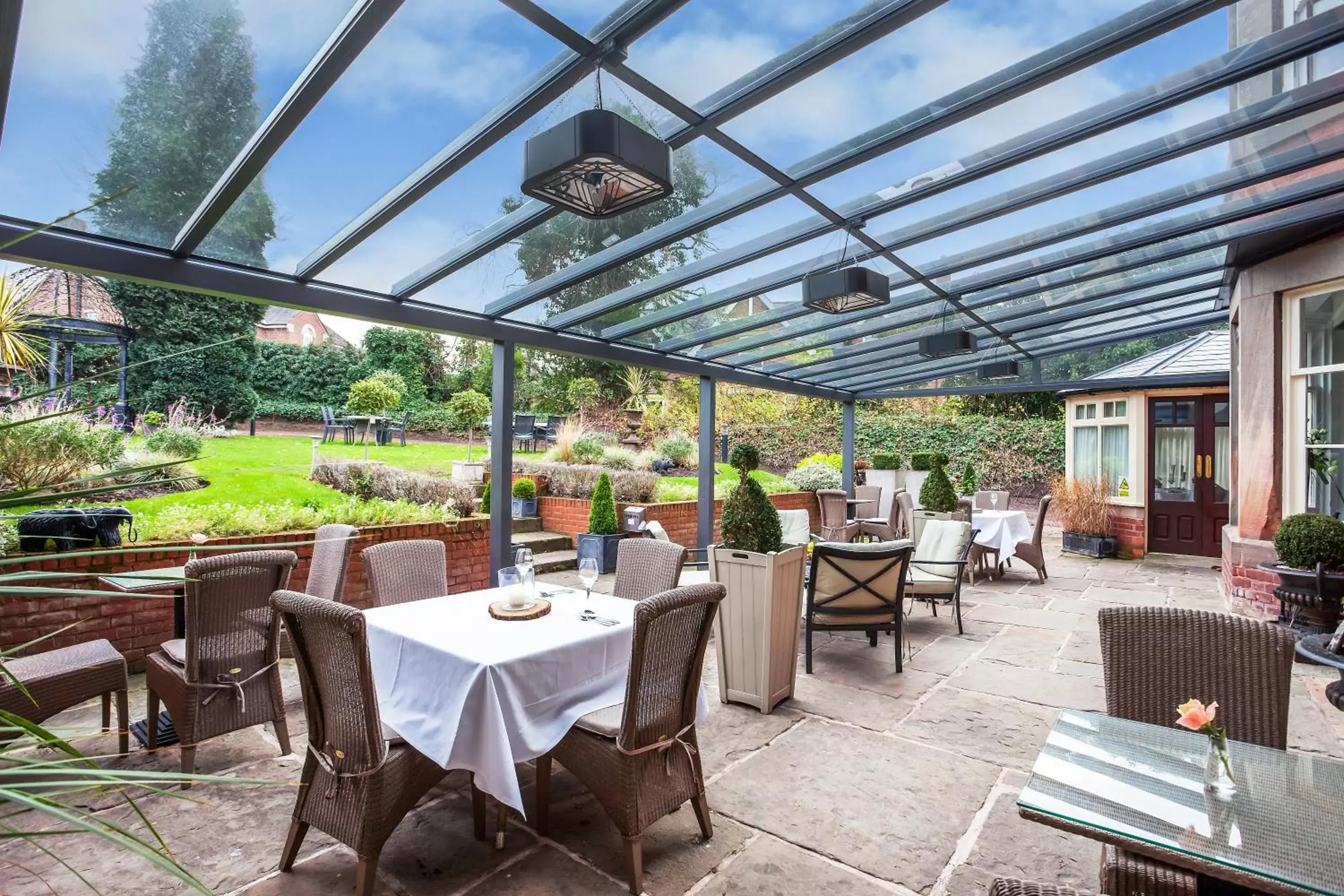 Patio, Restaurant/Places to Eat in Alexandra Court Hotel