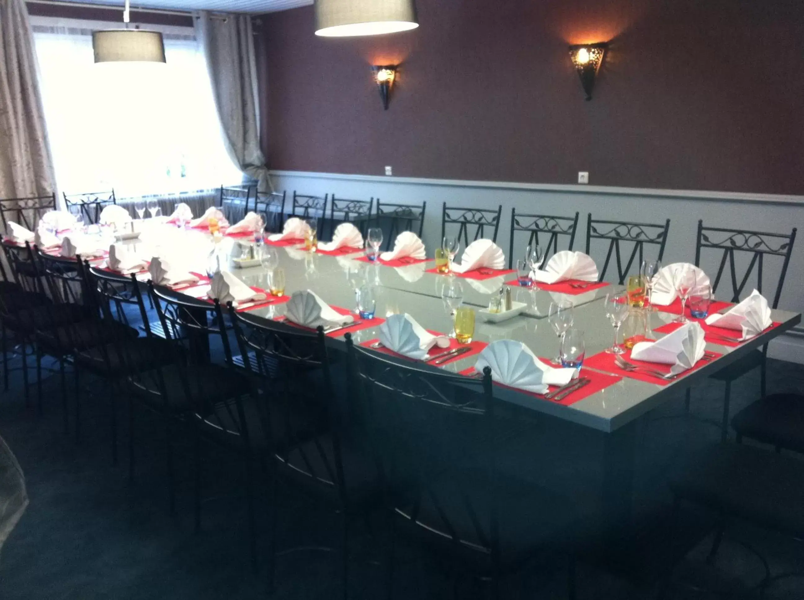 Restaurant/places to eat, Banquet Facilities in Le Beverl'inn