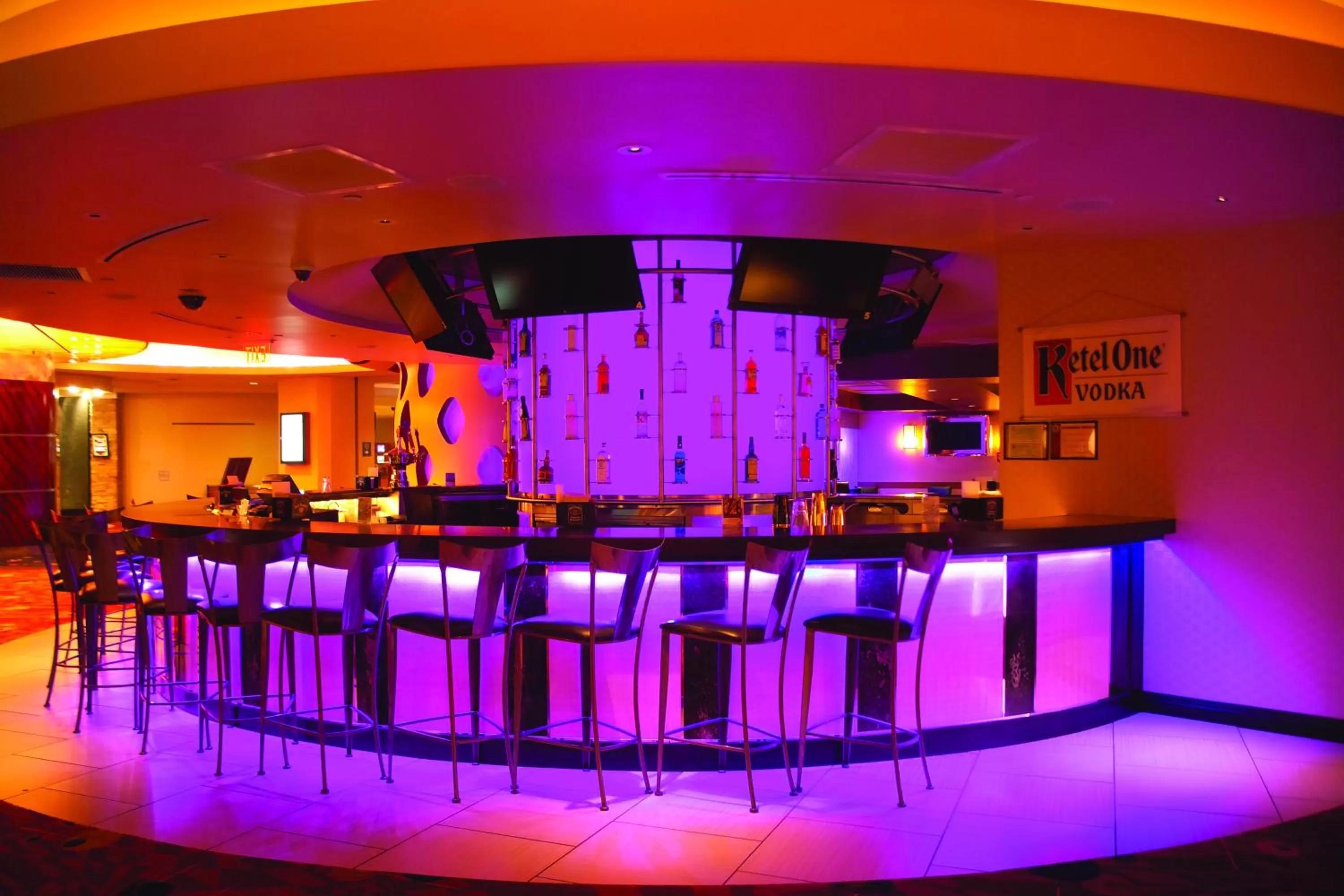 Lounge or bar in Harrah's Joliet, A Caesars Destination