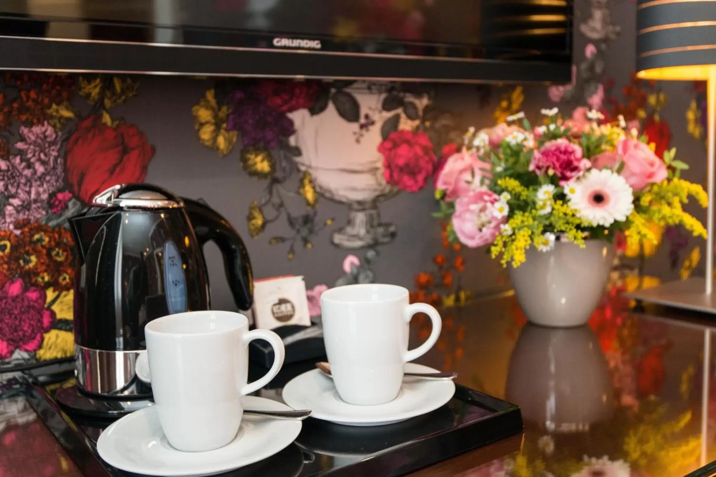Coffee/tea facilities in Best Western Plus Hotel St. Raphael