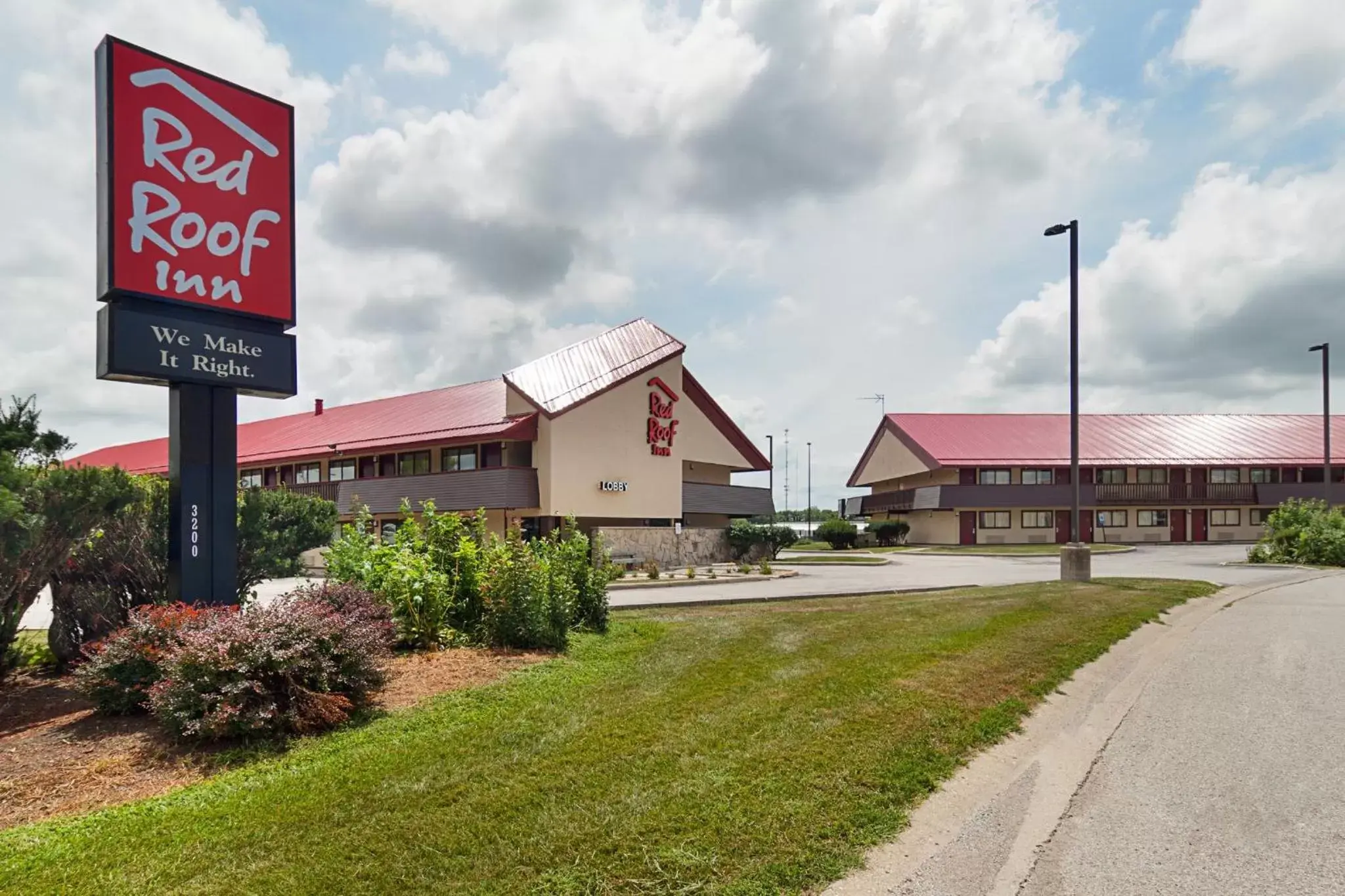 Property Building in Red Roof Inn Springfield, IL