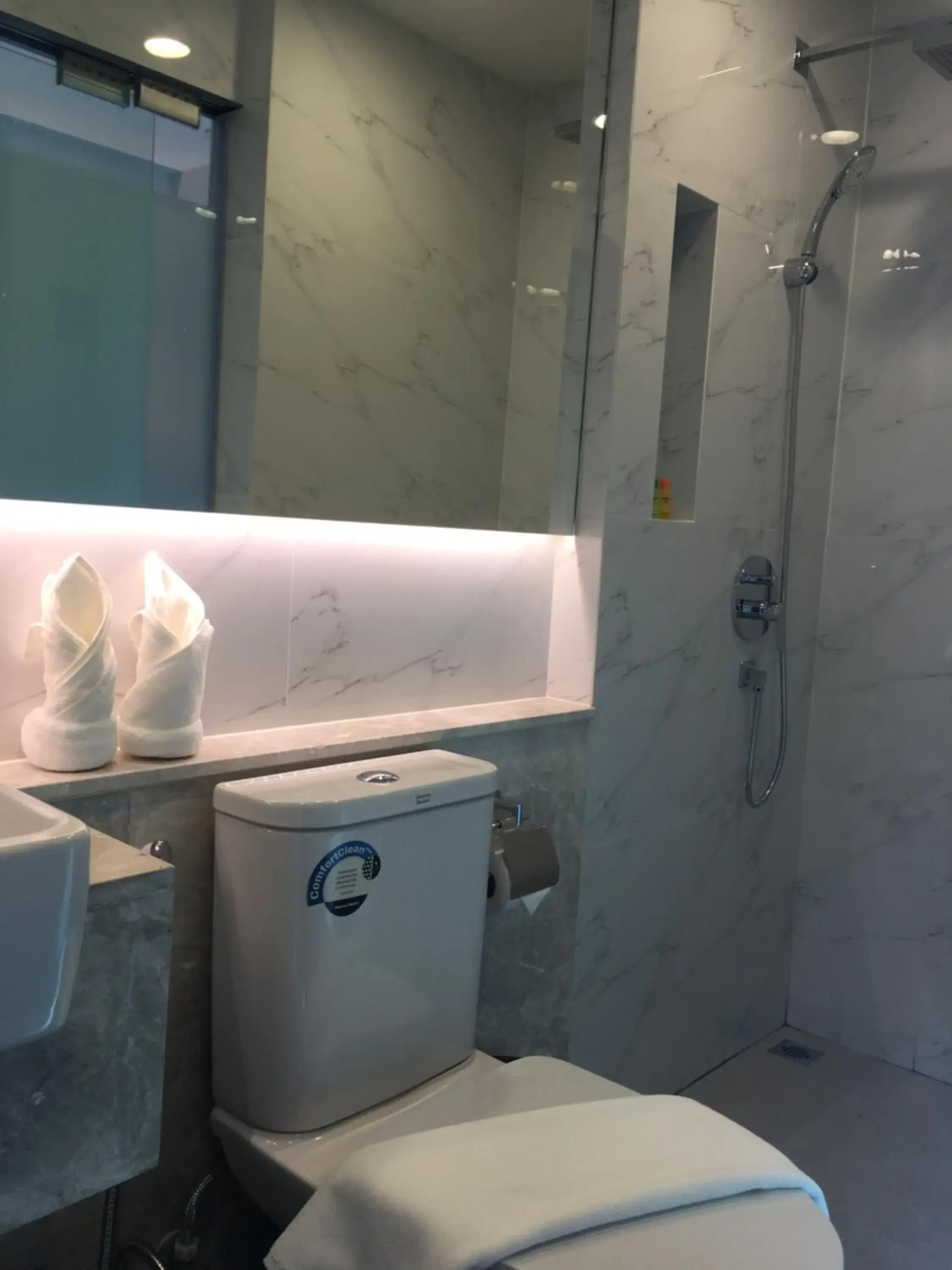 Shower, Bathroom in Studio Ekamai