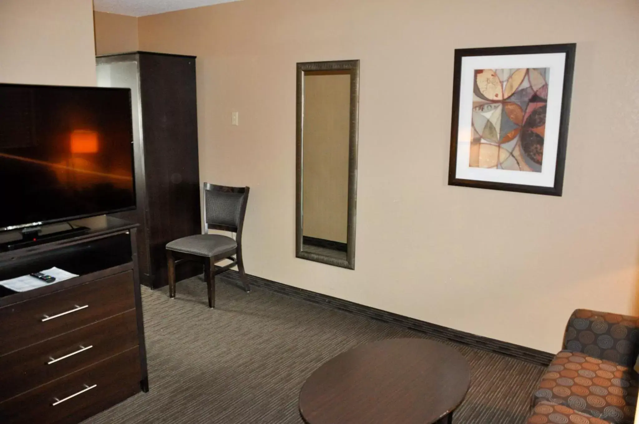 TV and multimedia, TV/Entertainment Center in AmericInn by Wyndham Clear Lake