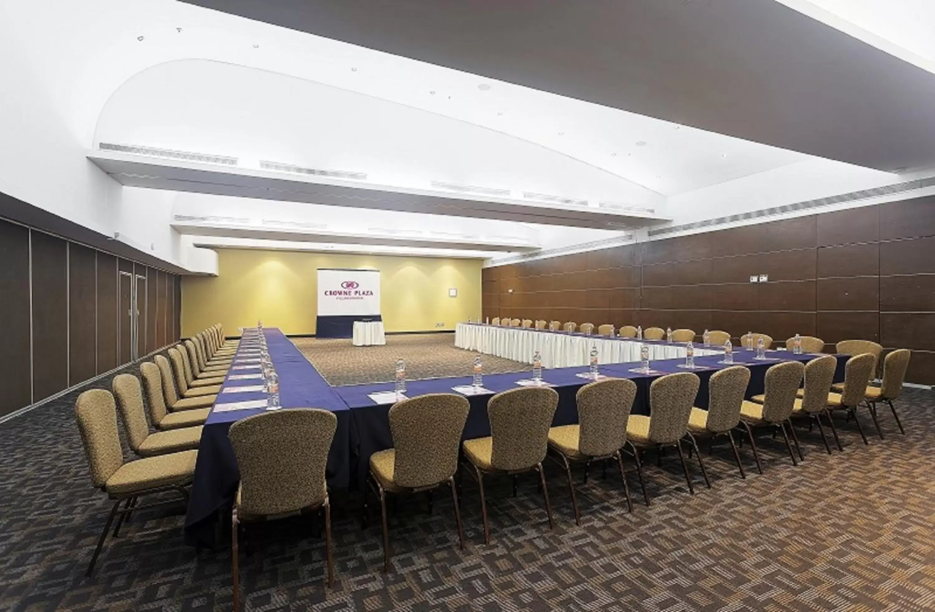 Meeting/conference room in Crowne Plaza Villahermosa, an IHG Hotel