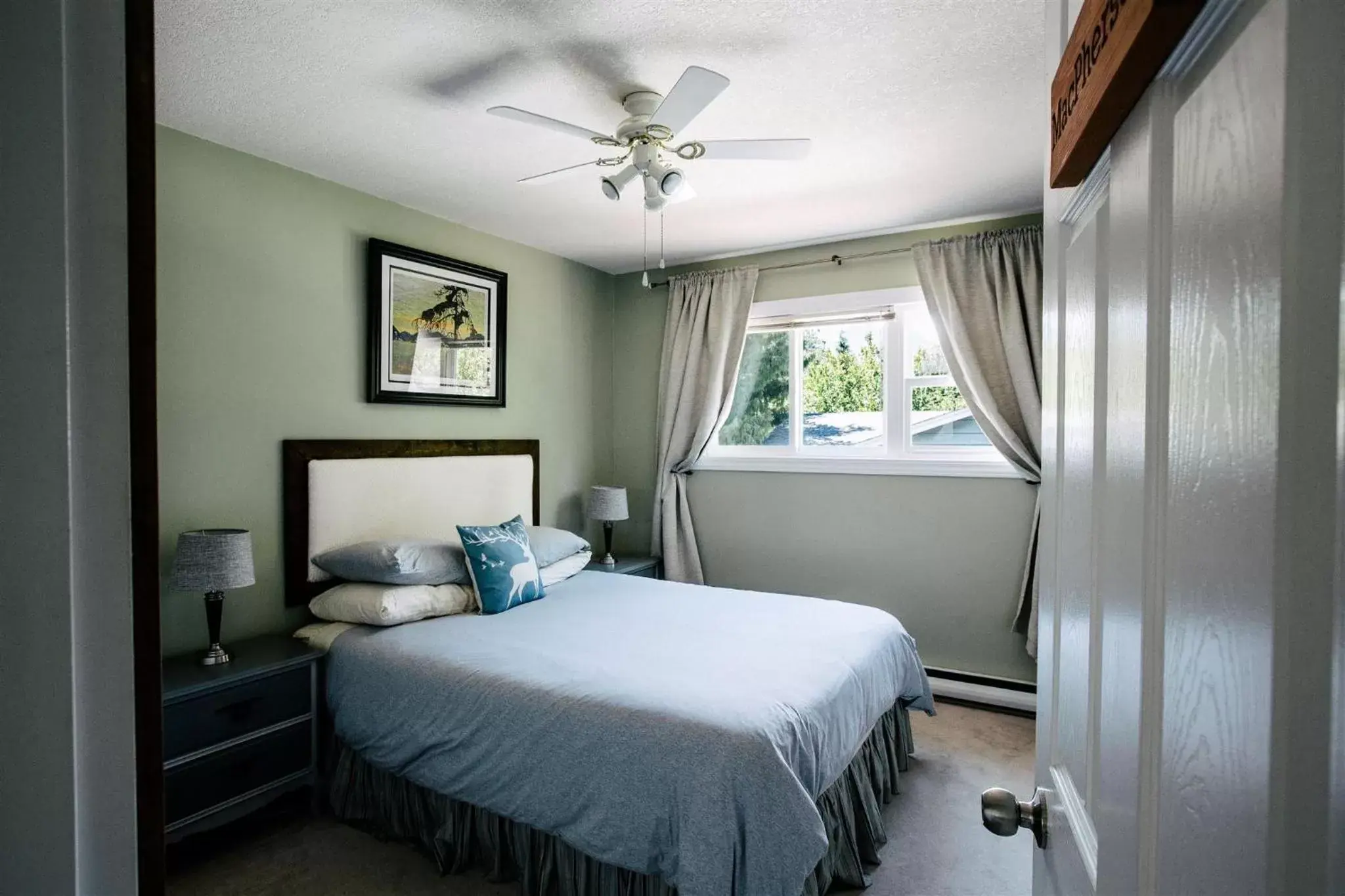 Photo of the whole room, Bed in Alpenrose Revelstoke Bed & Breakfast