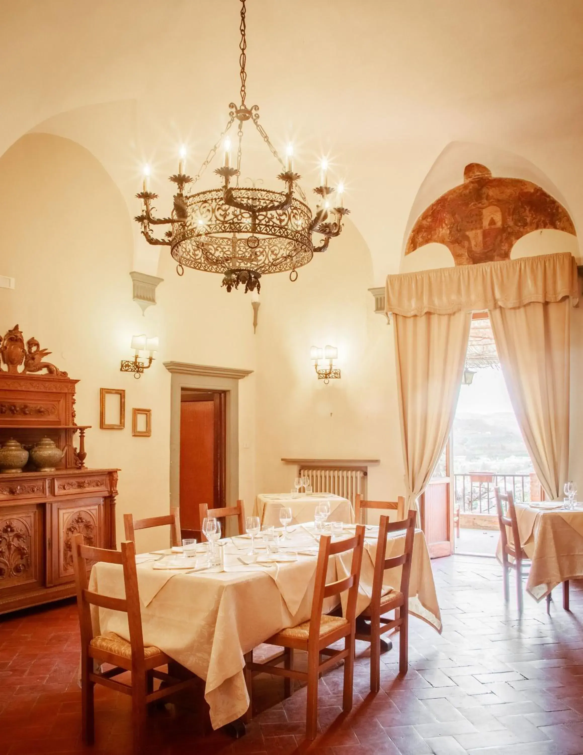 Restaurant/Places to Eat in Hotel Il Castello