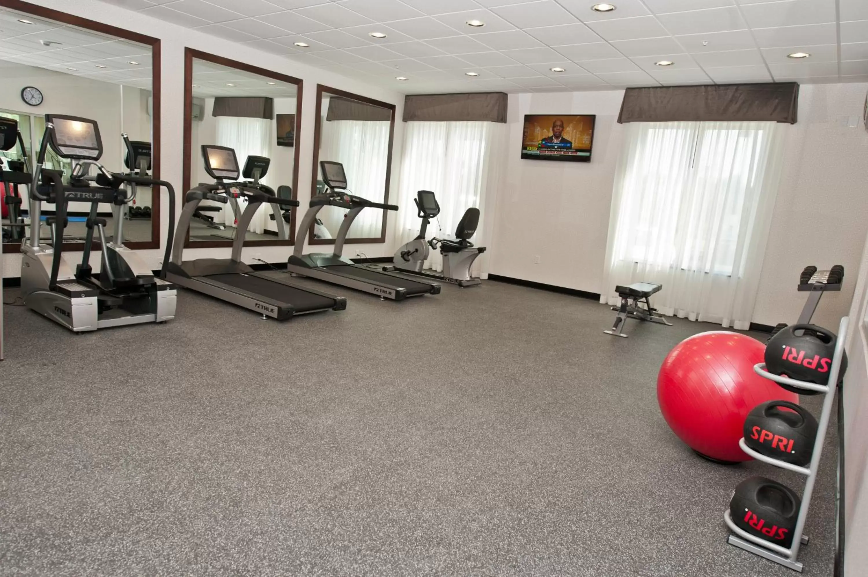 Decorative detail, Fitness Center/Facilities in Holiday Inn Express & Suites Columbus-Easton Area