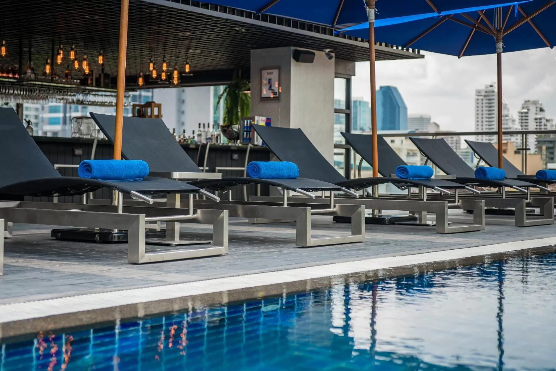 Swimming pool in The Key Premier Hotel Sukhumvit Bangkok