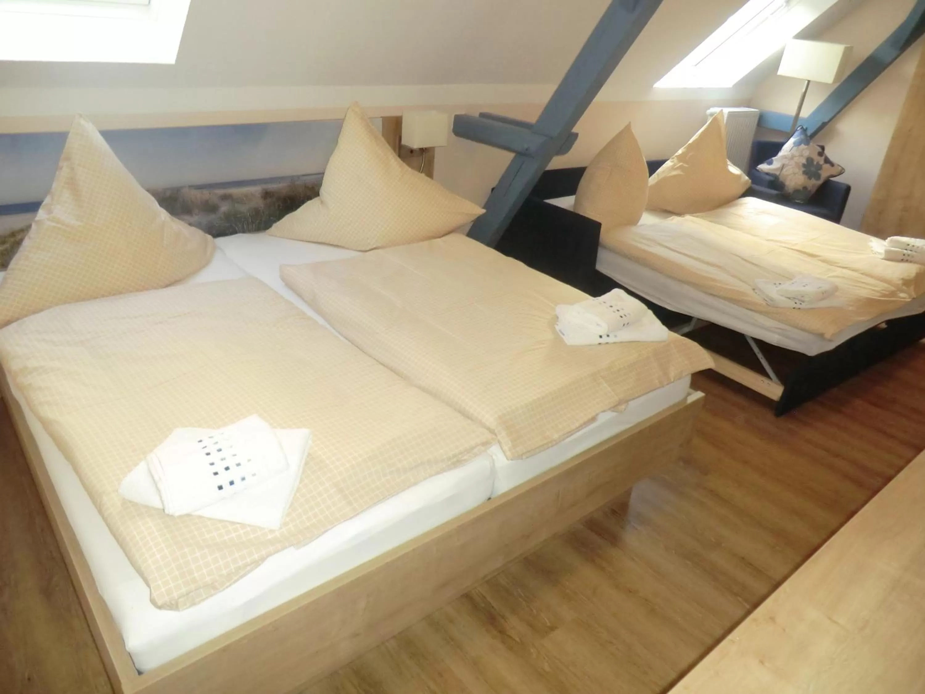 Photo of the whole room, Bed in Hotel Pension Am Hafen