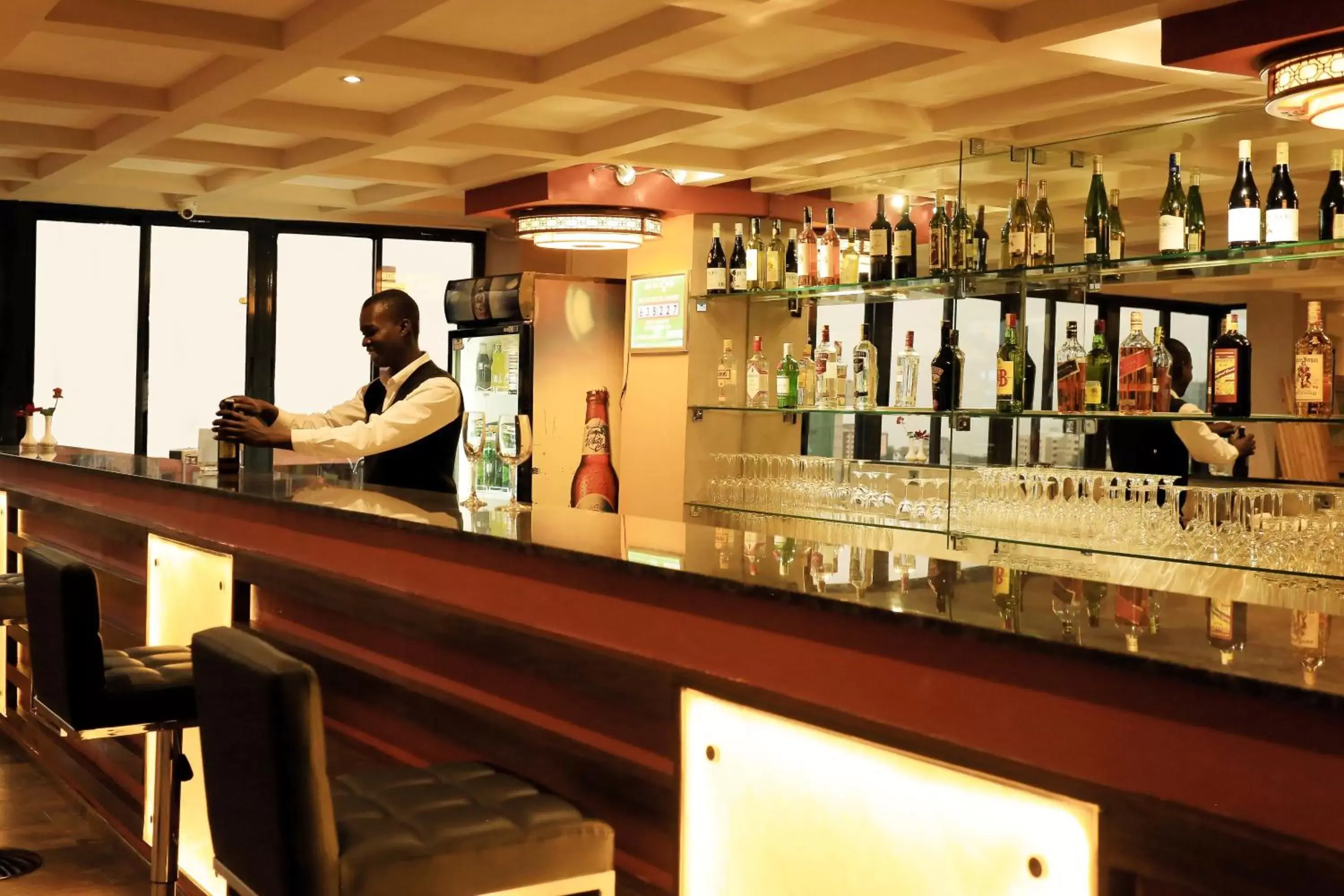 Restaurant/places to eat, Lounge/Bar in Lotos Inn & Suites, Nairobi