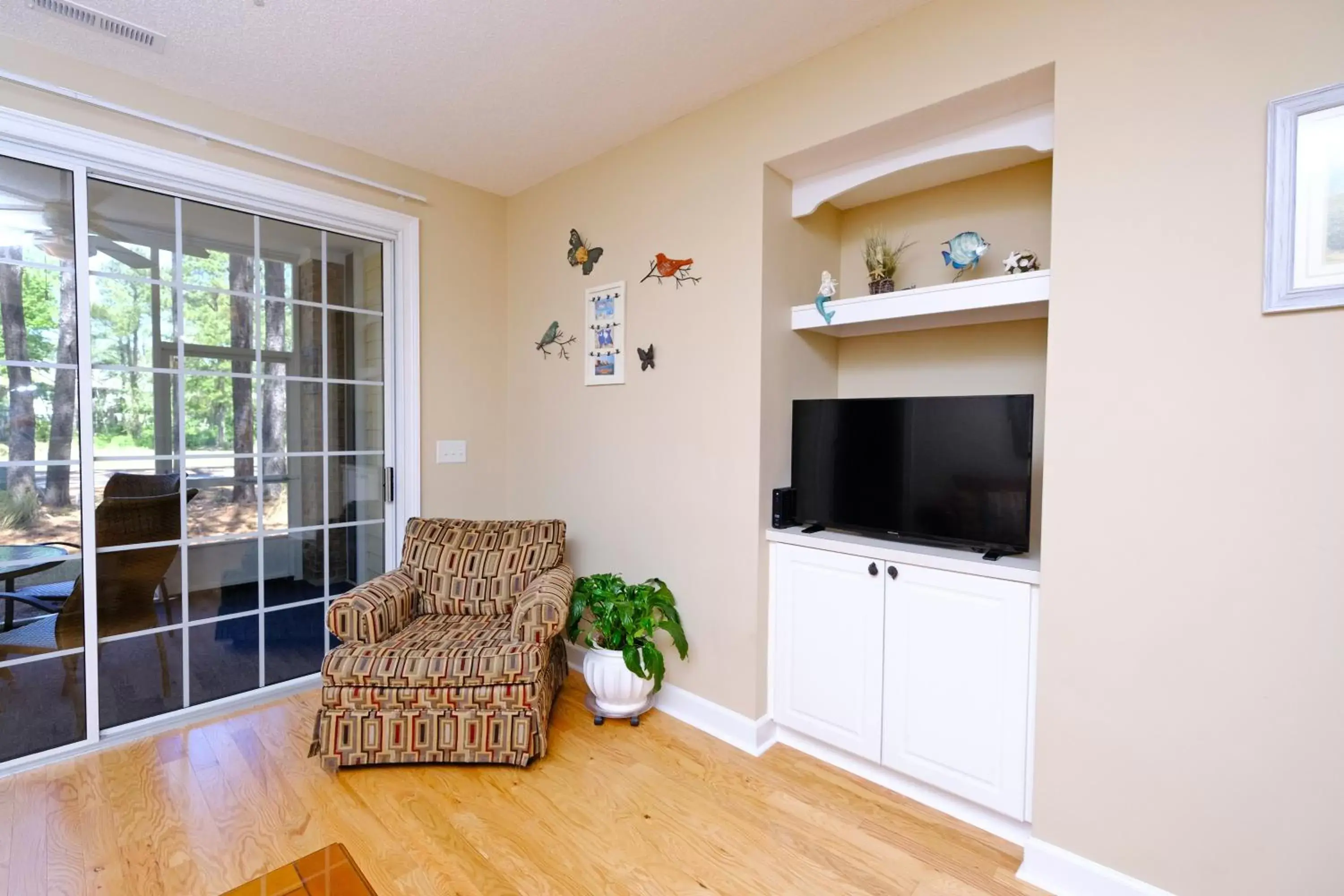 Living room, Seating Area in Barefoot Resort Golf & Yacht Club Villas