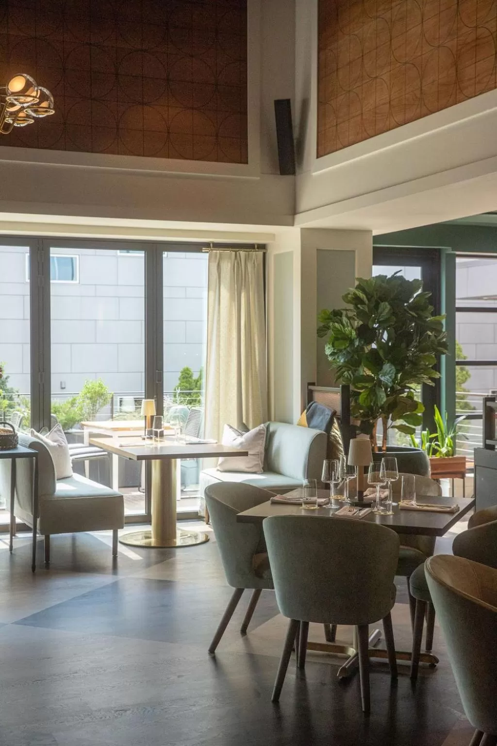 Restaurant/places to eat in Hutton Hotel