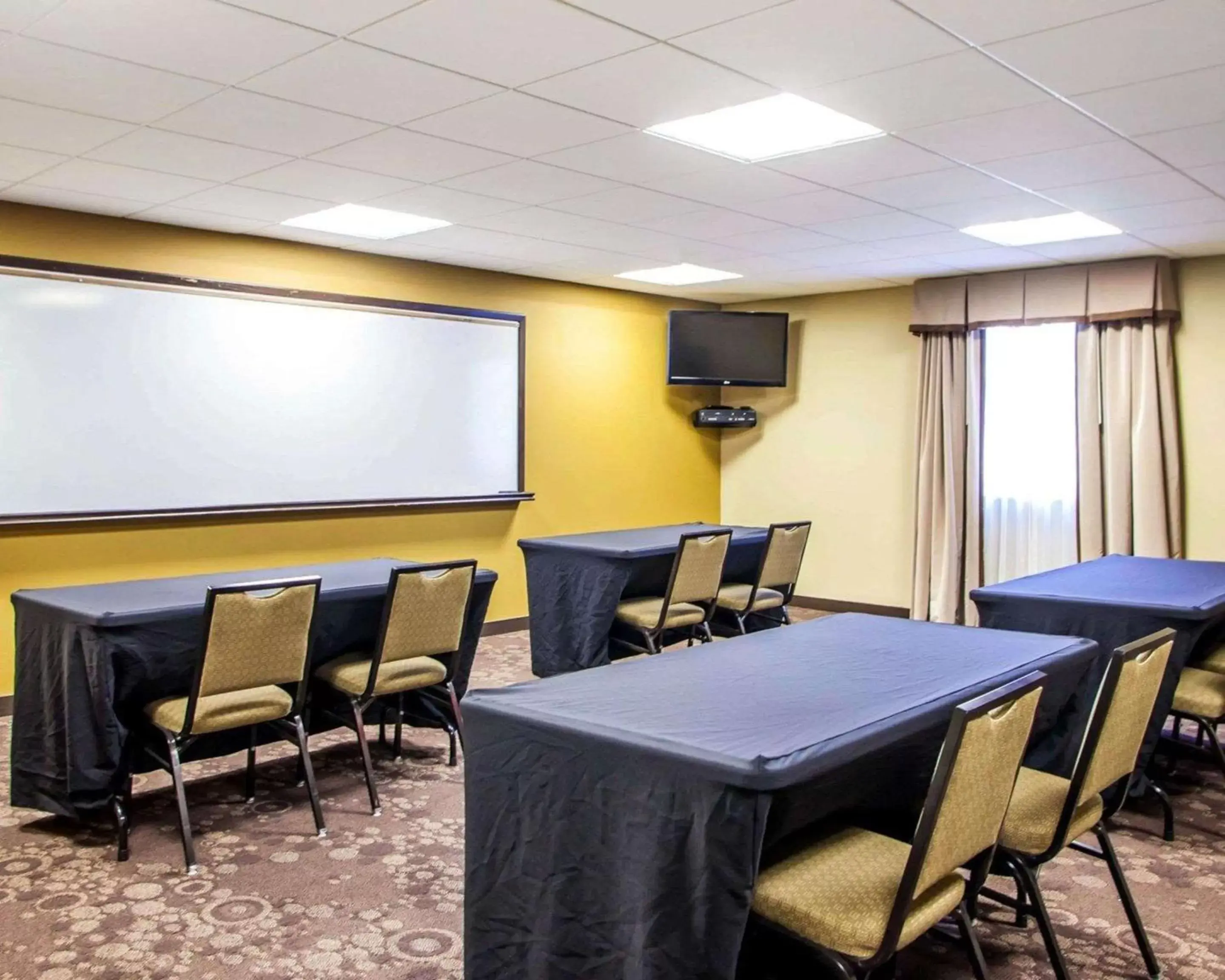 Meeting/conference room in Quality Inn & Suites Peoria