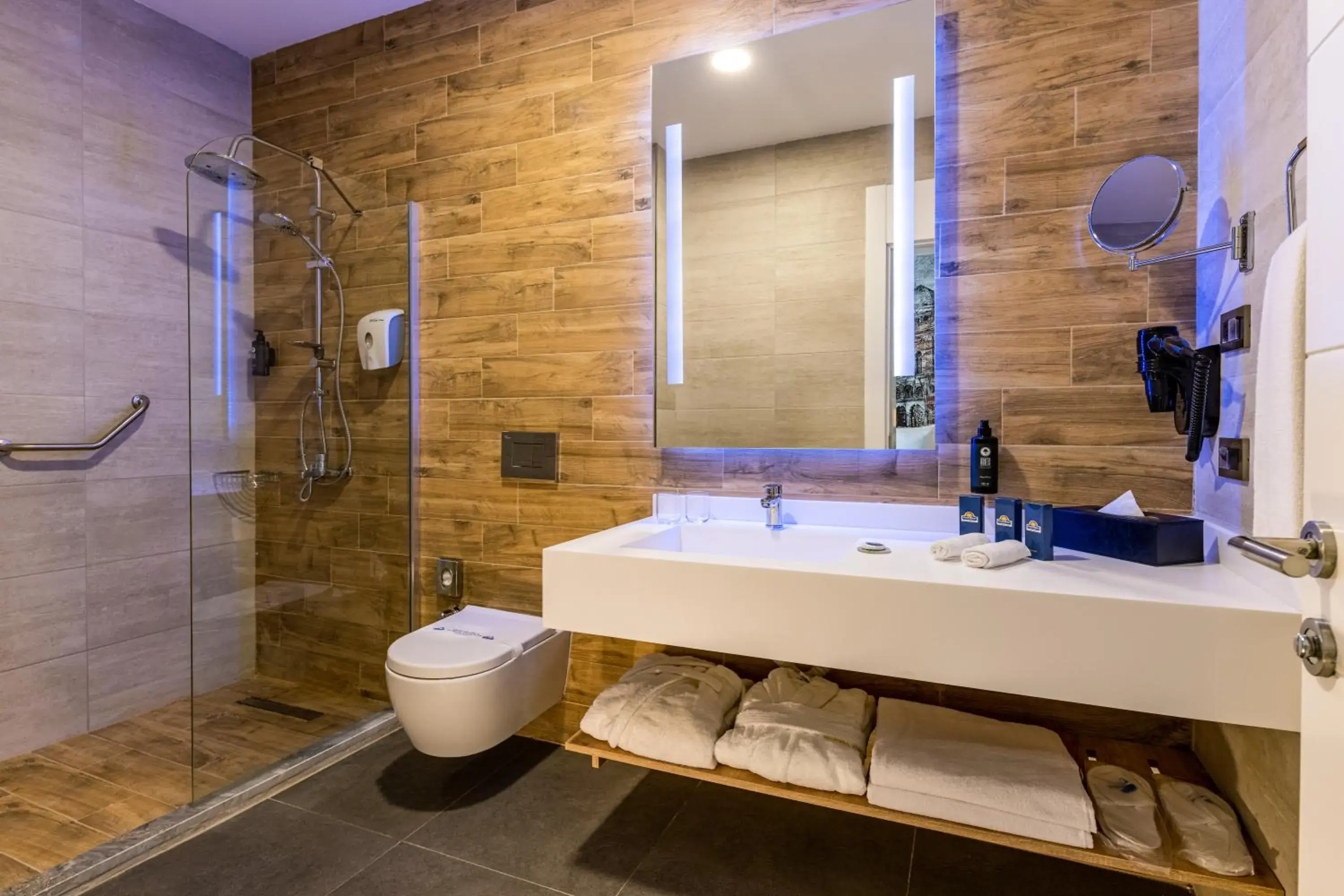 Toilet, Bathroom in Days Hotel by Wyndham Istanbul Esenyurt