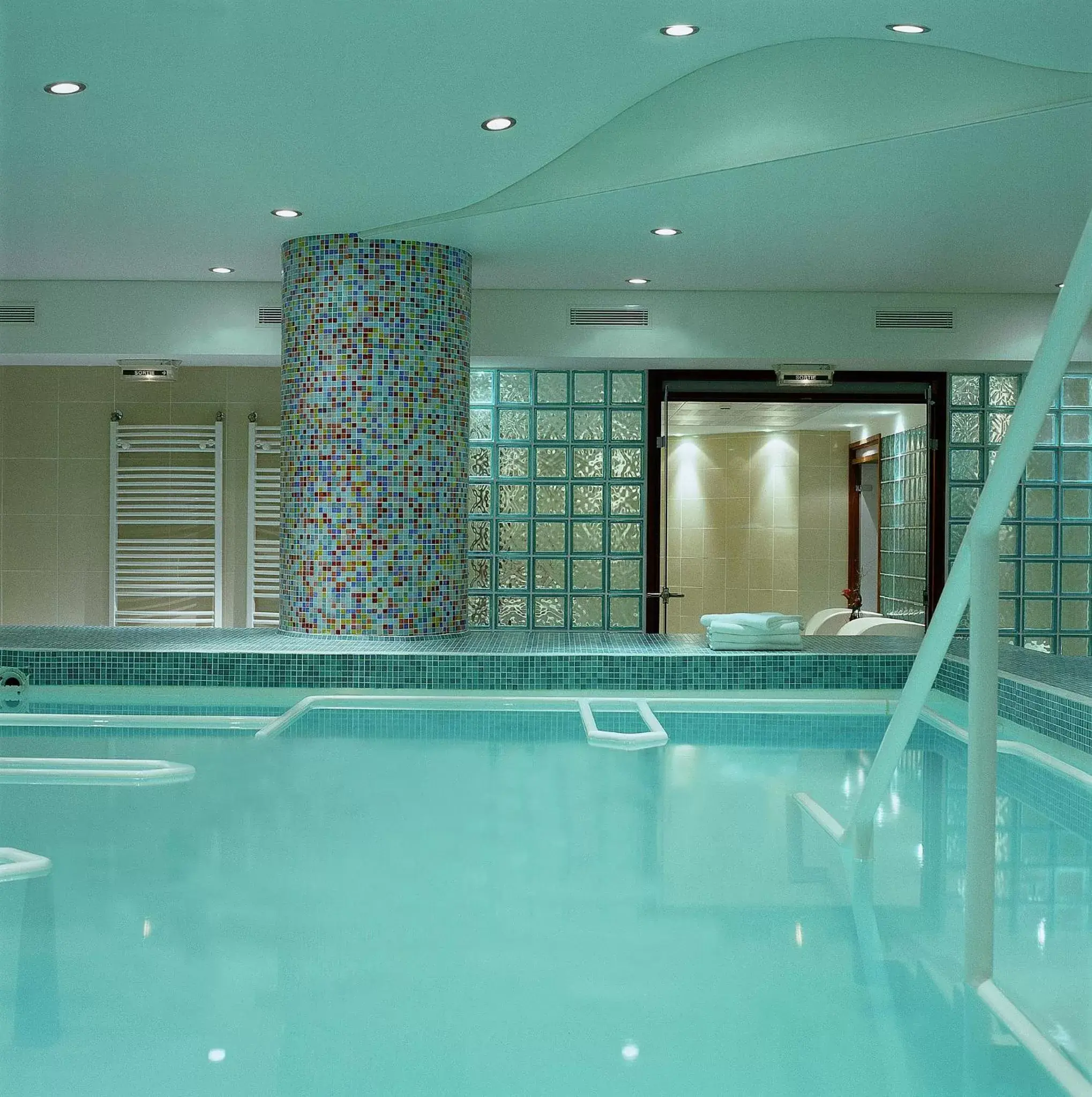 Swimming pool in Sofitel Biarritz Le Miramar Thalassa Swimming pool in Sofitel Biarritz Le Miramar Thalassa