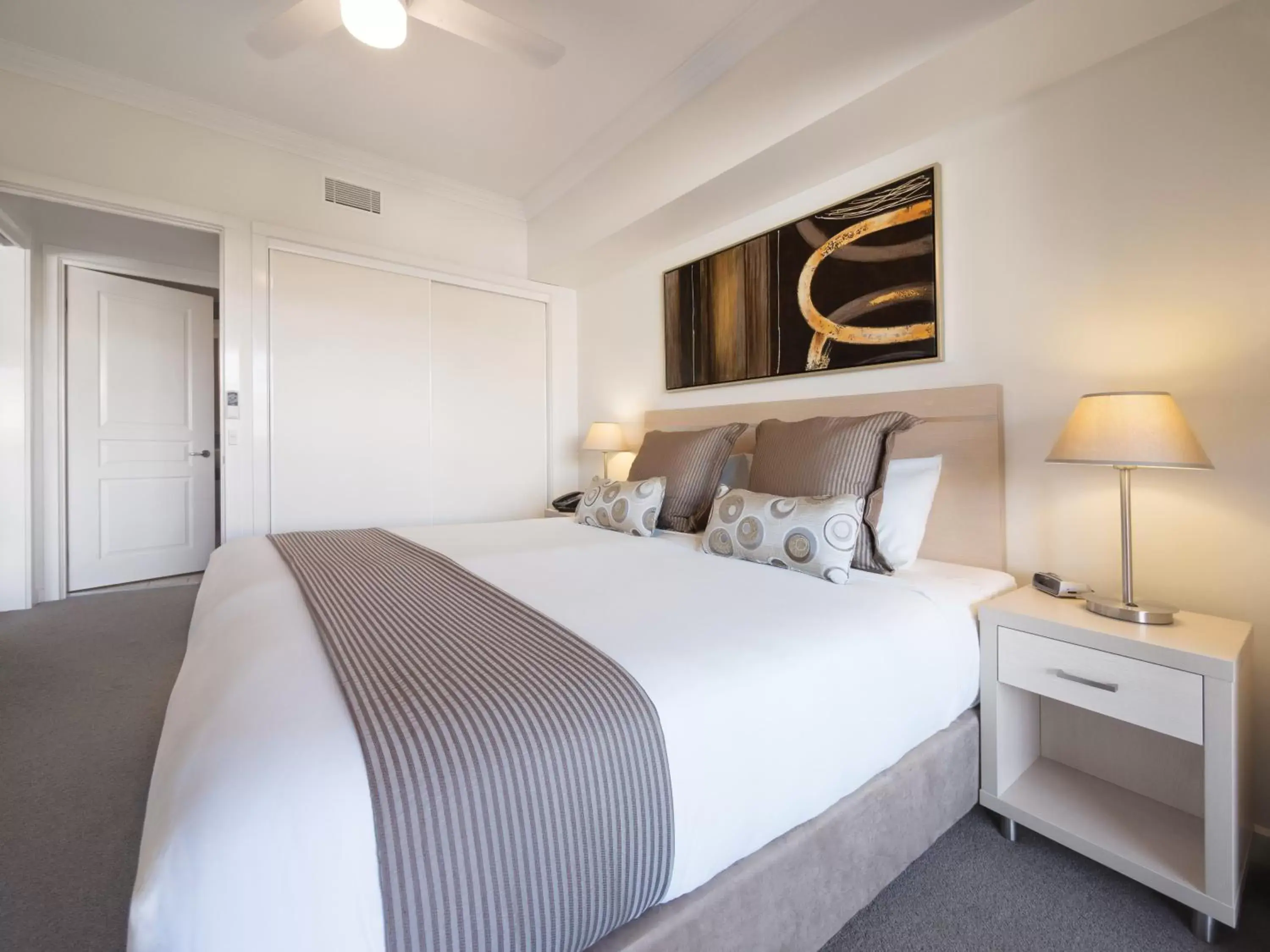 Bedroom, Bed in Oaks Brisbane Mews Suites