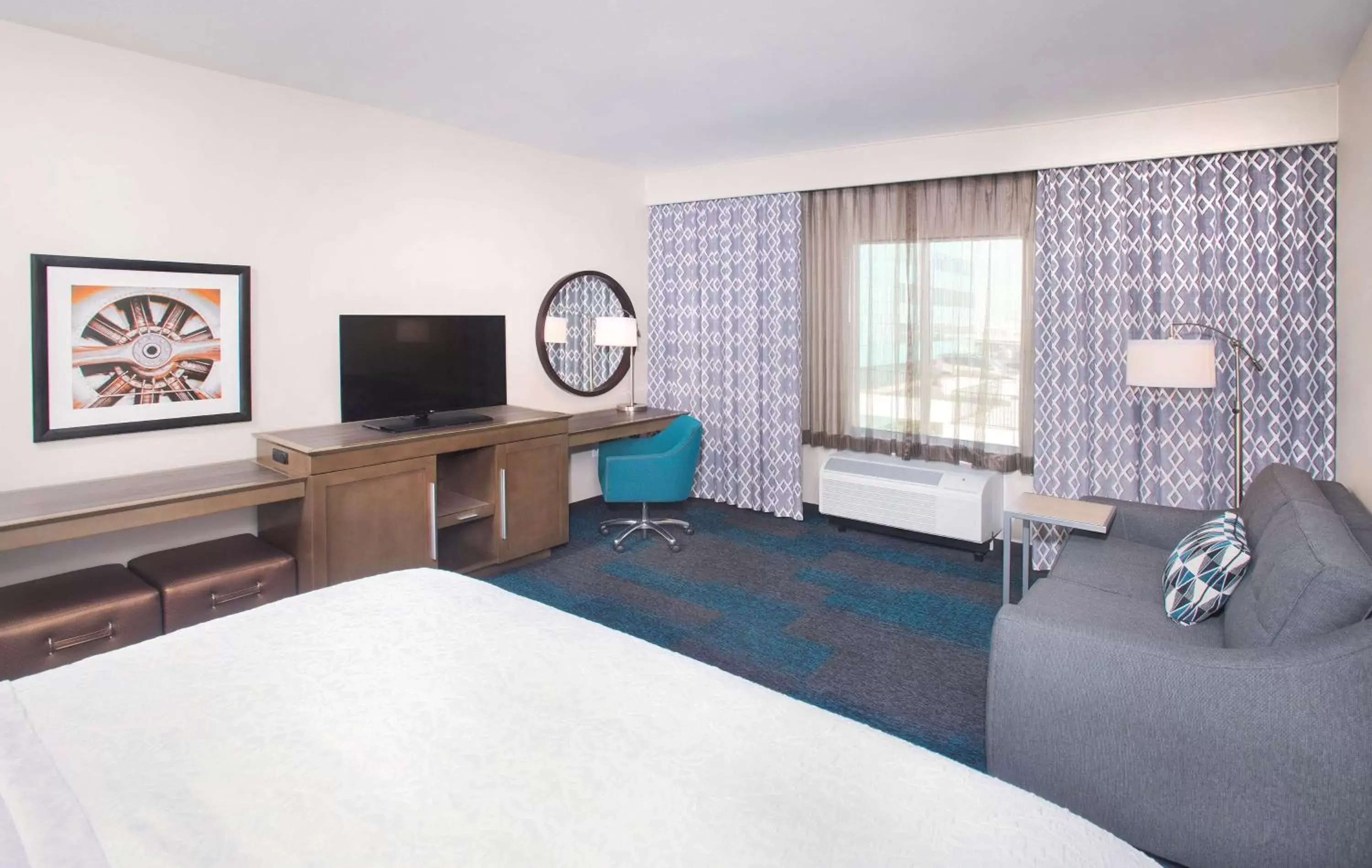 Bed, TV/Entertainment Center in Hampton Inn & Suites LAX El Segundo