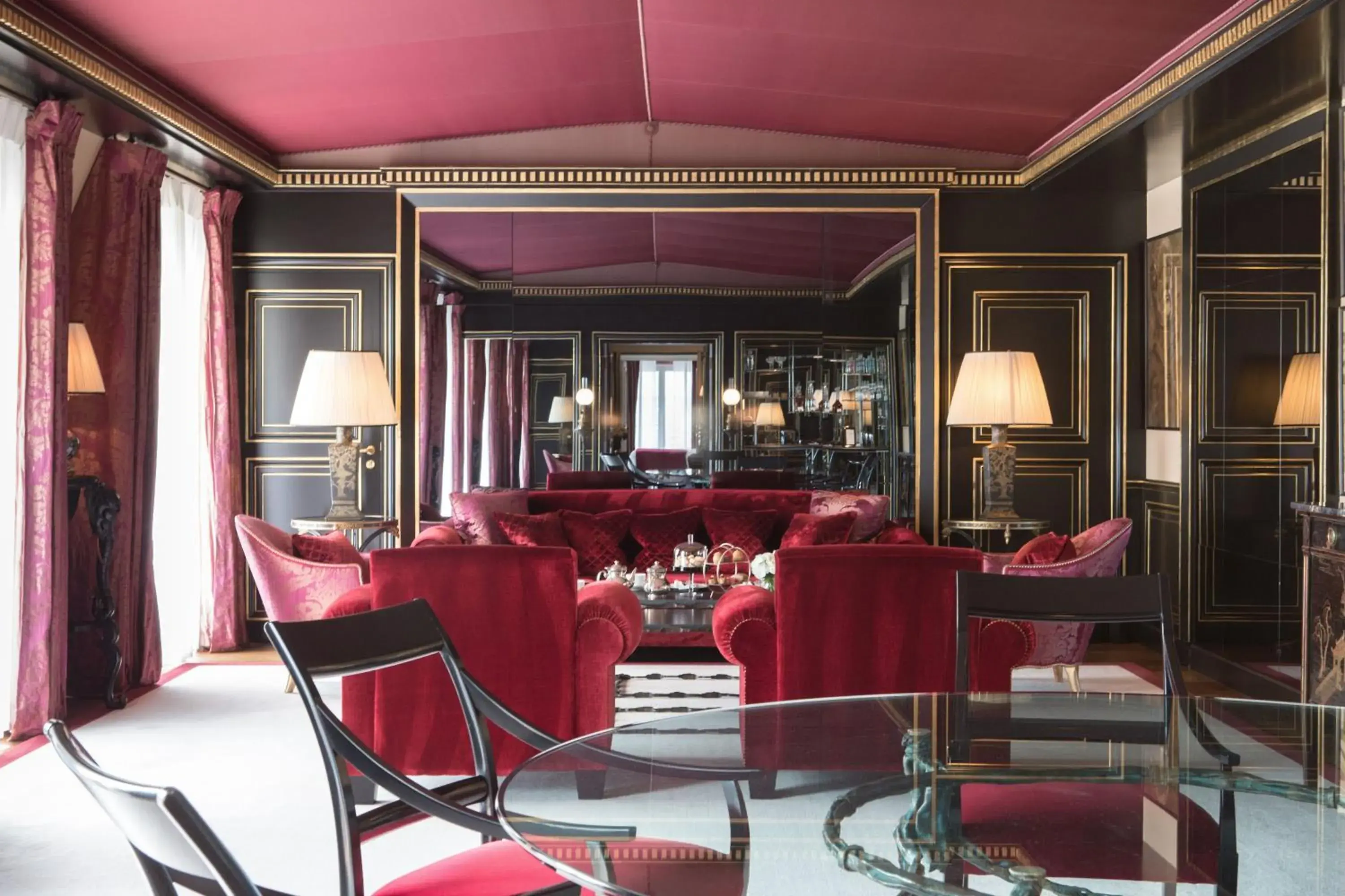 Living room, Restaurant/Places to Eat in La Réserve Paris Hotel & Spa