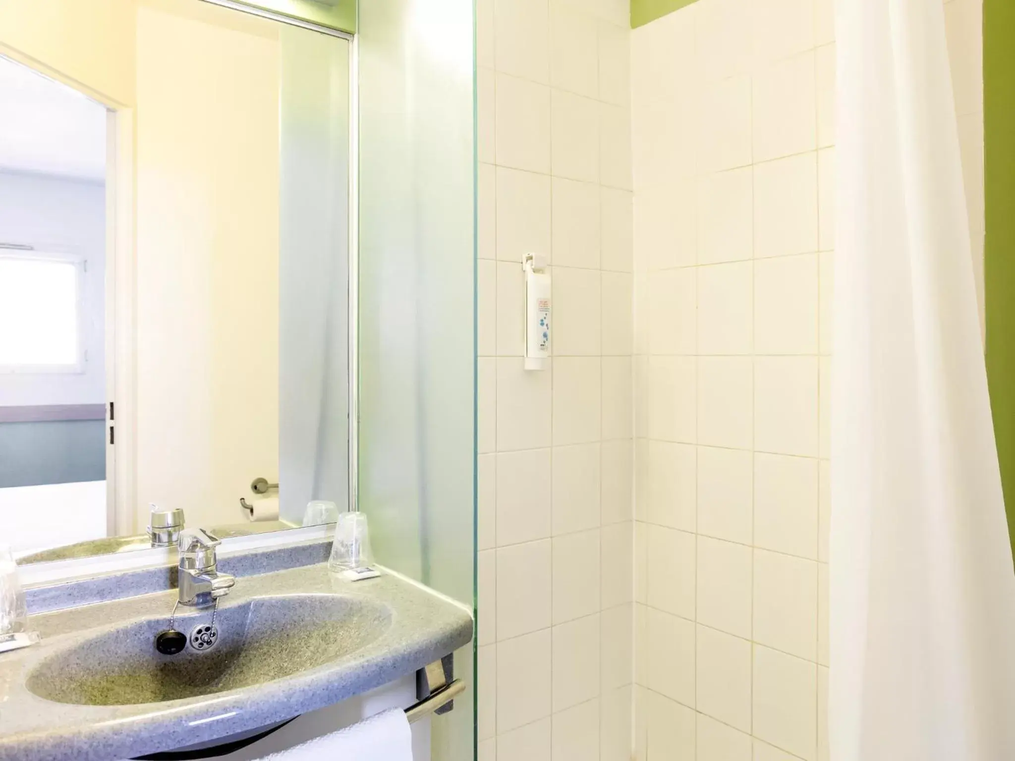 Bathroom in ibis budget Lyon Sud St Genis Laval