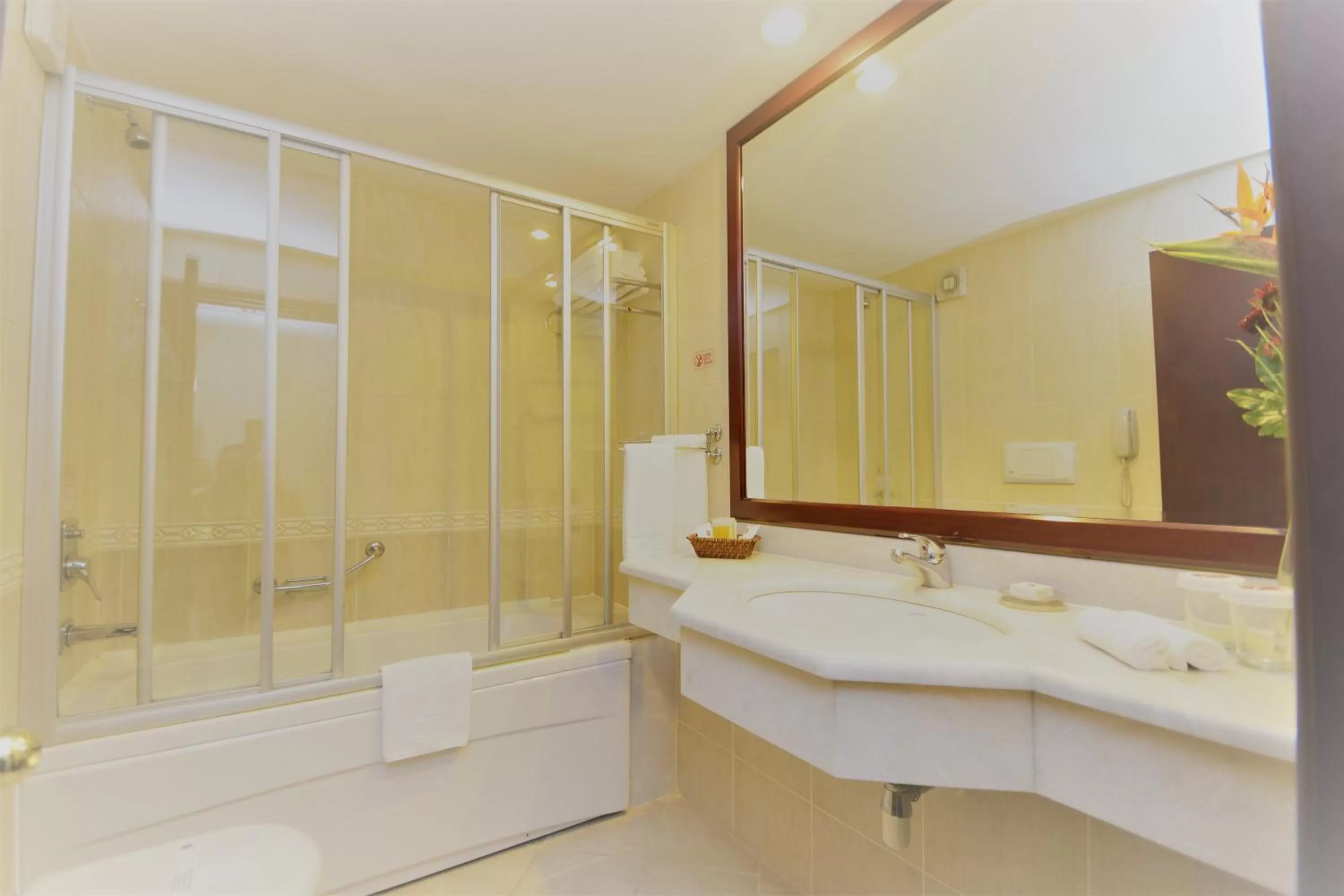 Bathroom in Karaca Hotel
