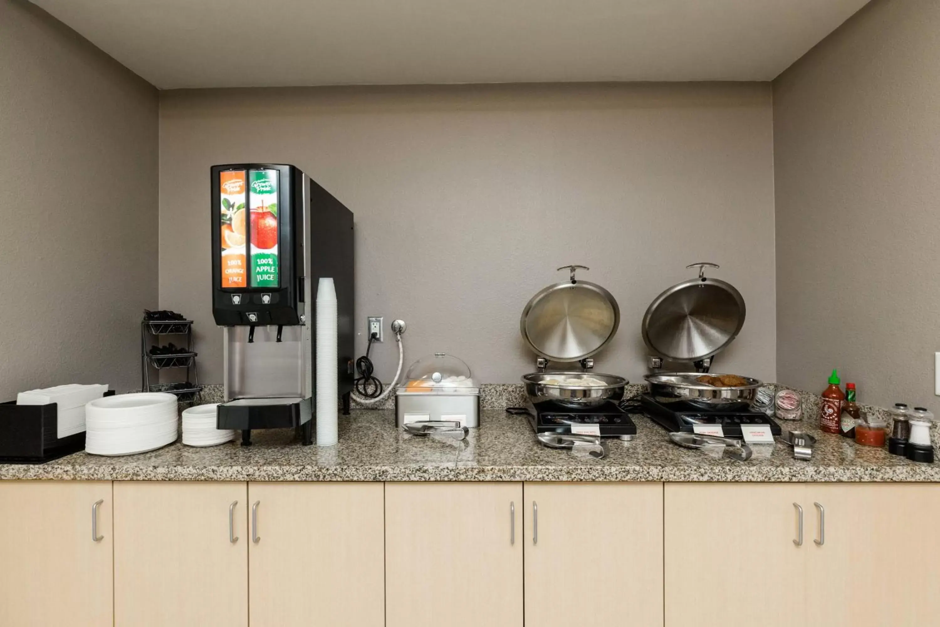 Breakfast, Kitchen/Kitchenette in TownePlace Suites Winchester