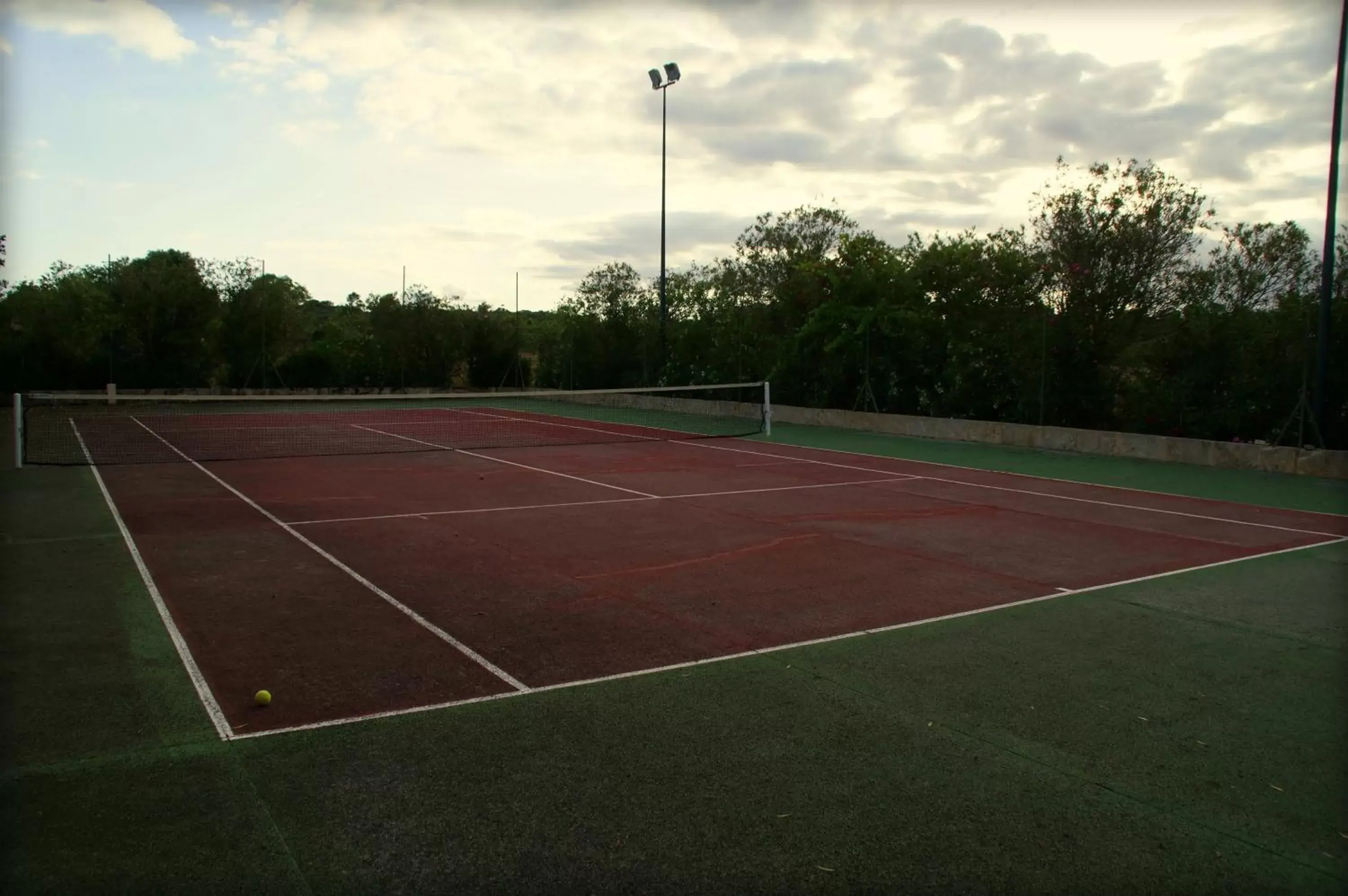Tennis court, Tennis/Squash in Aumallia Hotel & Spa