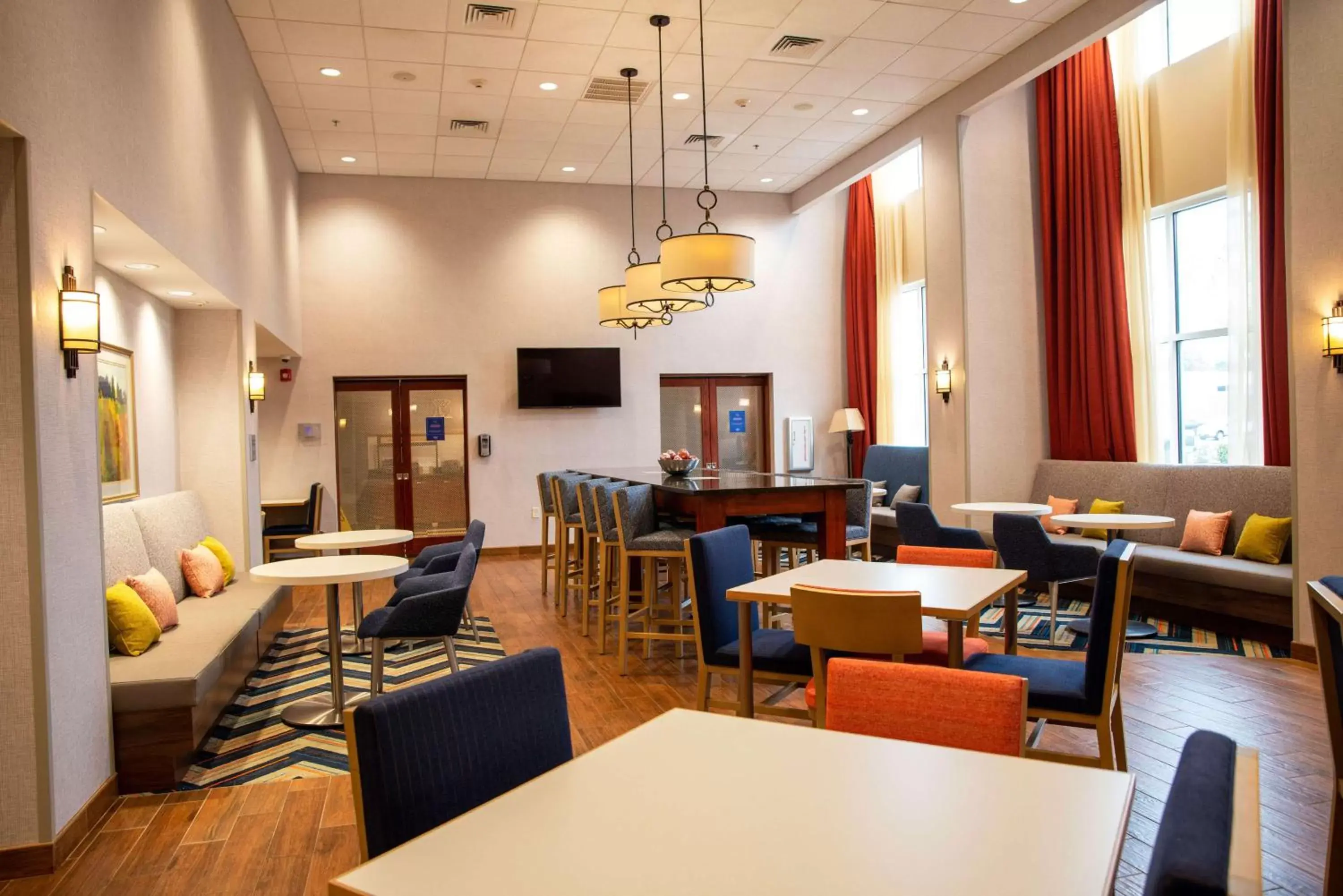 Breakfast, Restaurant/Places to Eat in Hampton Inn & Suites Jacksonville