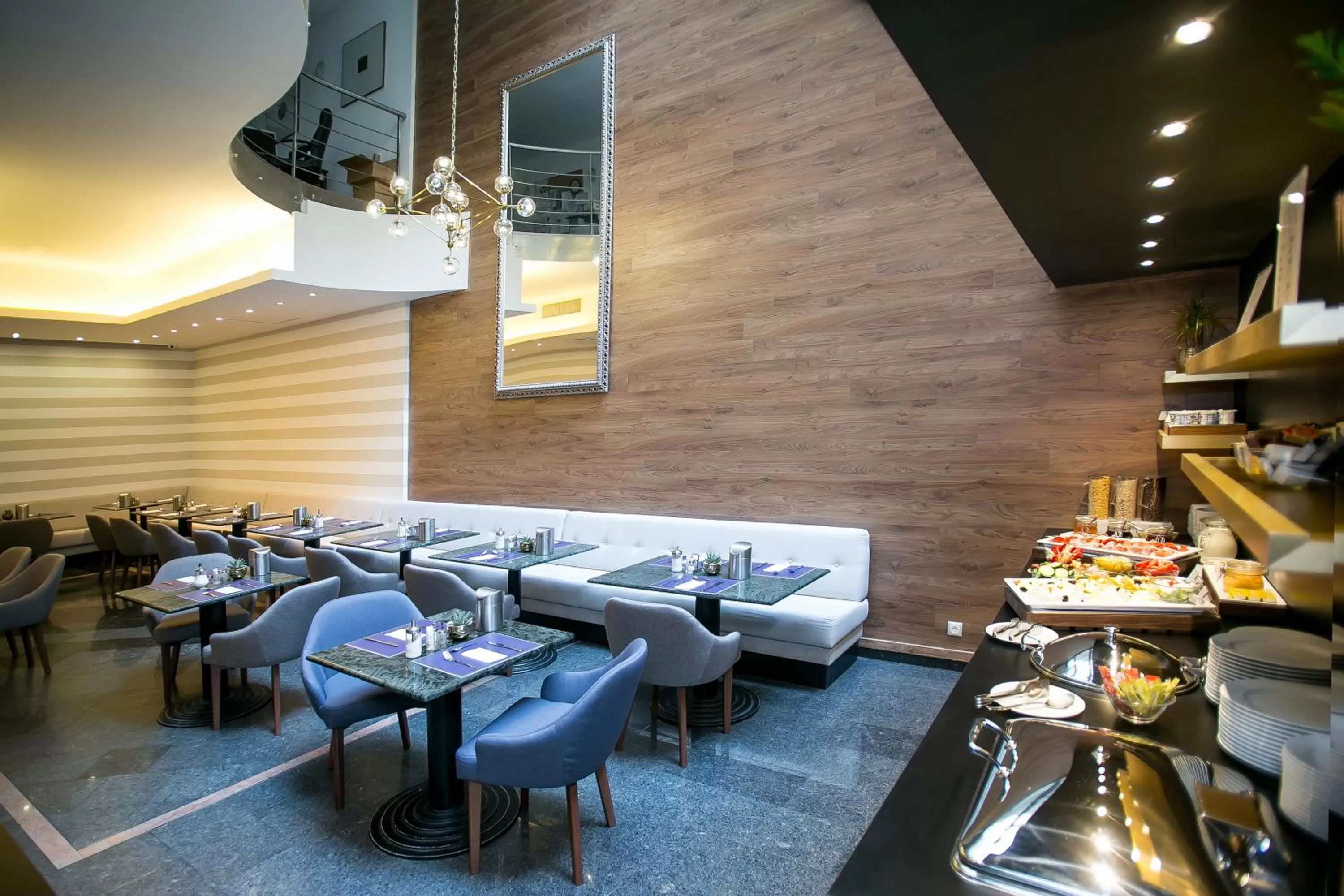 Restaurant/places to eat in Ambra Hotel