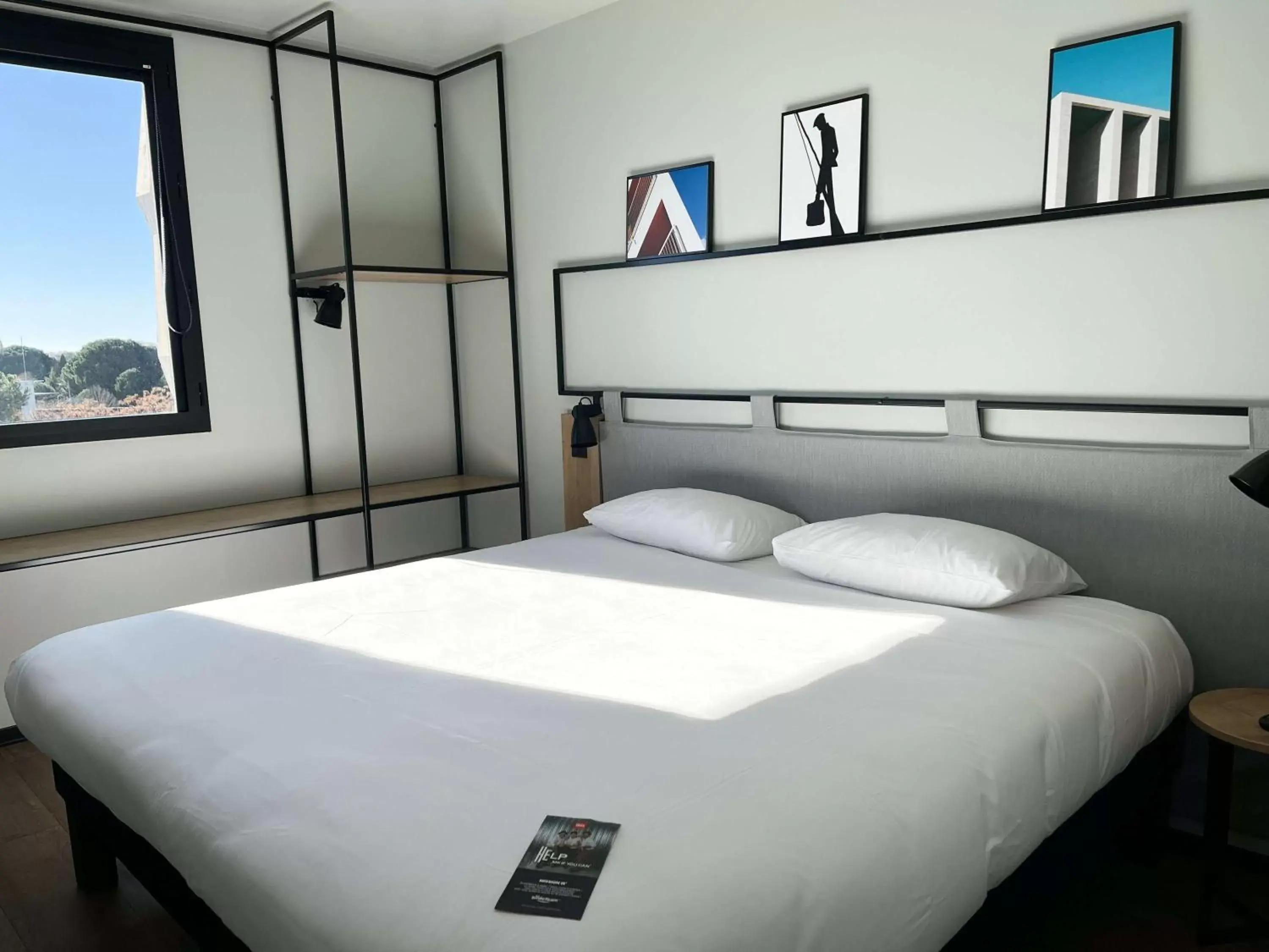 Bedroom, Bed in Ibis Lunel Petite Camargue