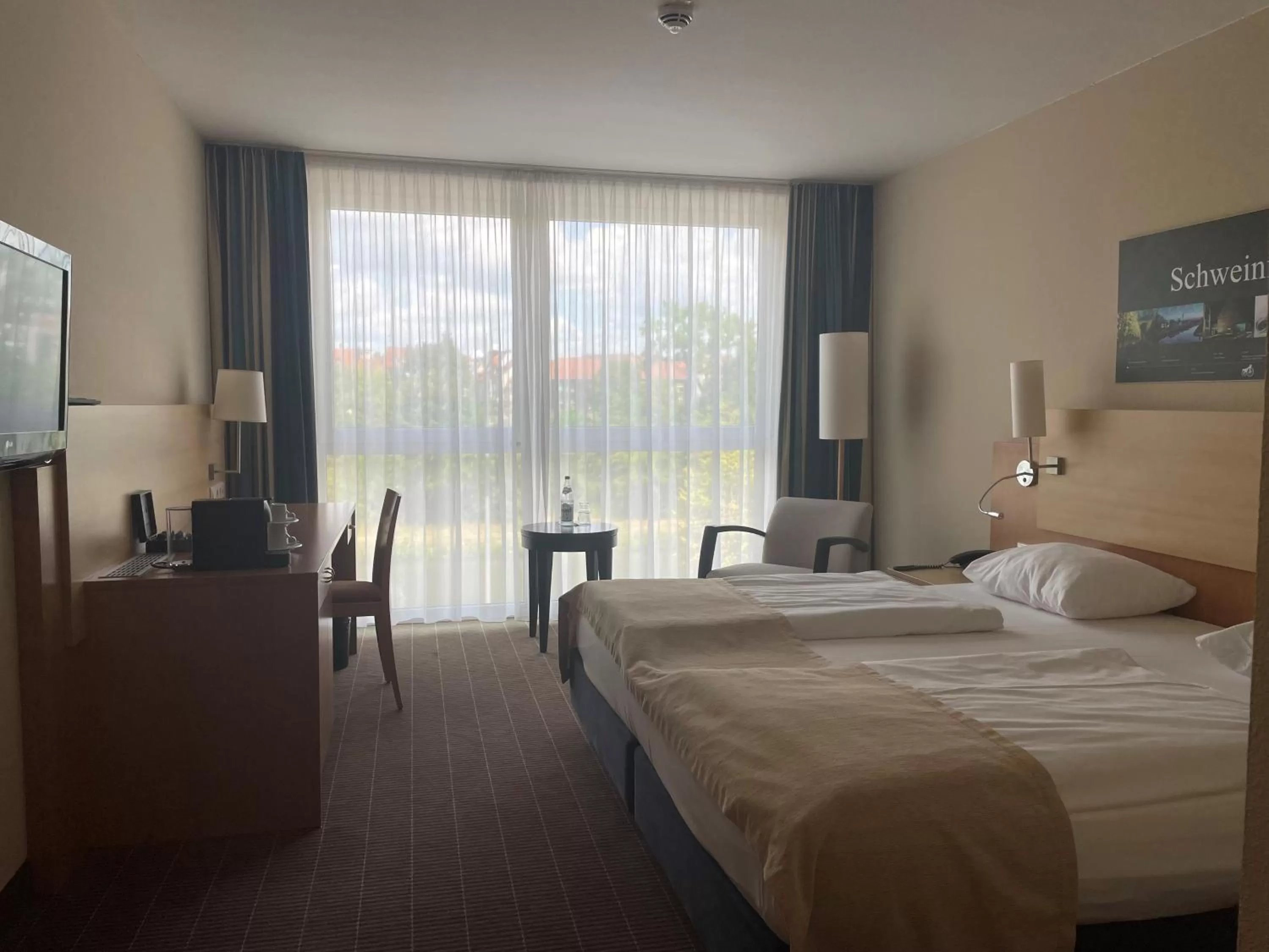 Photo of the whole room, Bed in Mercure Hotel Schweinfurt Maininsel