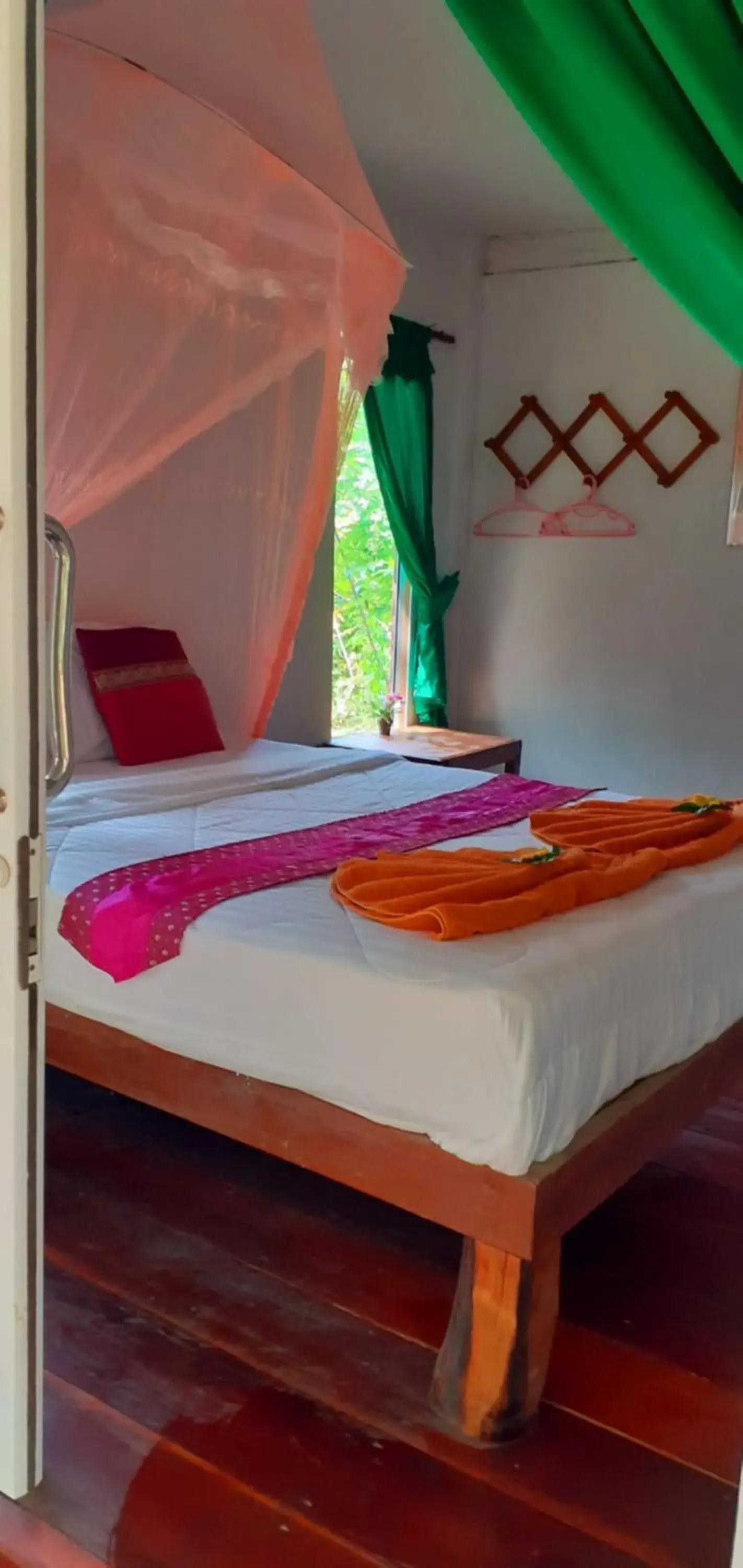 Bed in Lanta Maikeaw Bungalow