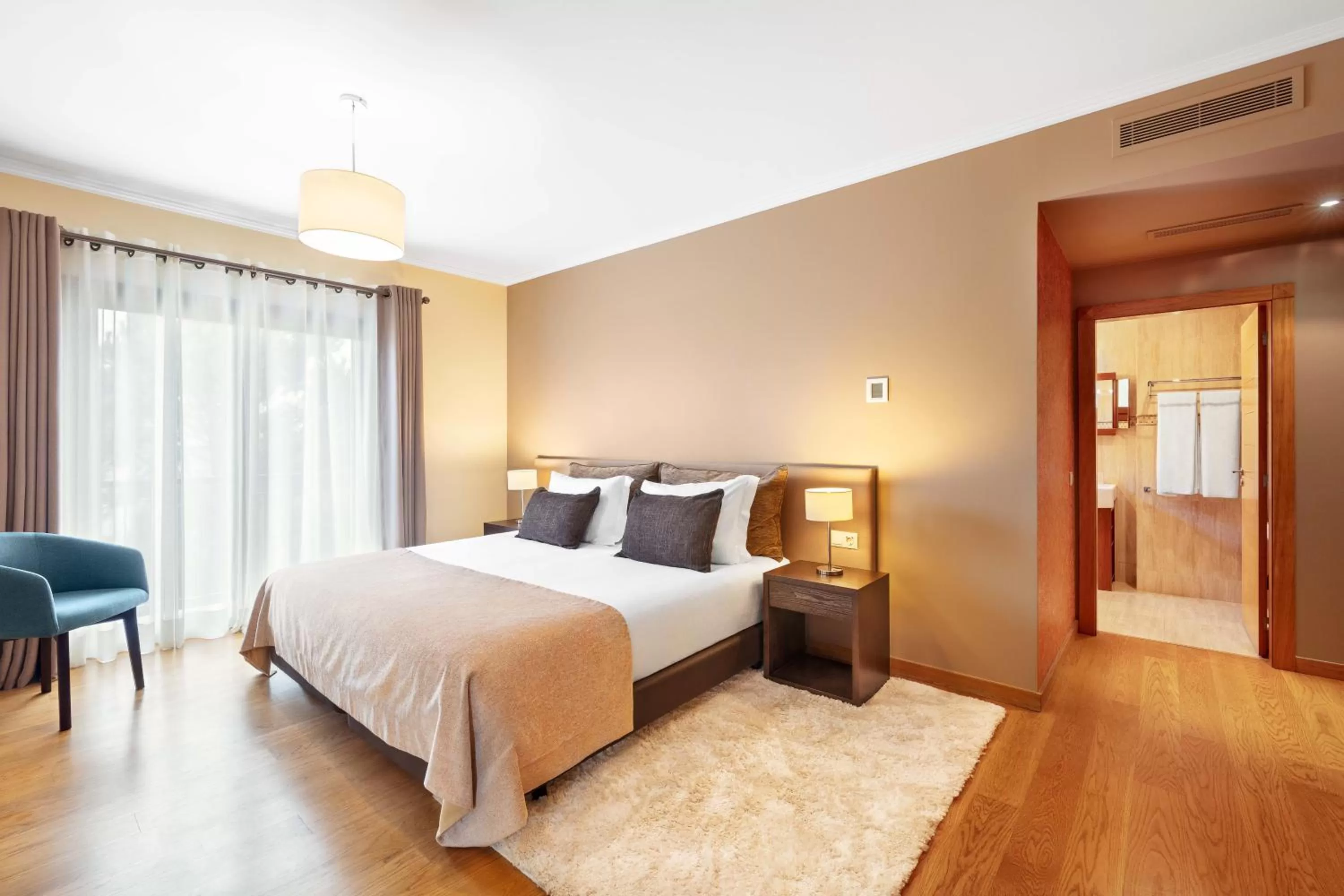 Photo of the whole room, Bed in Cascade Wellness Resort