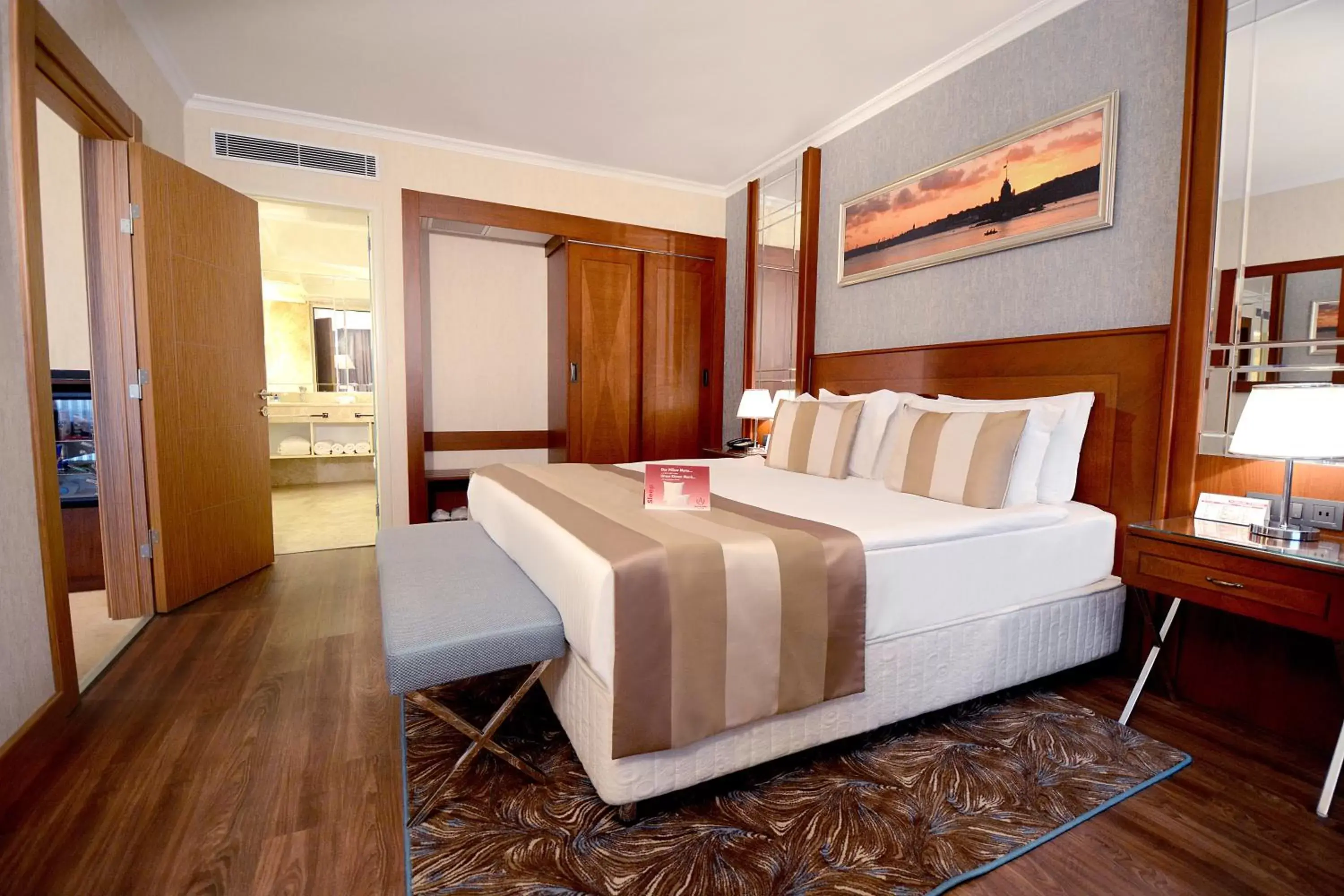 Shower, Bed in Akgun Istanbul Hotel