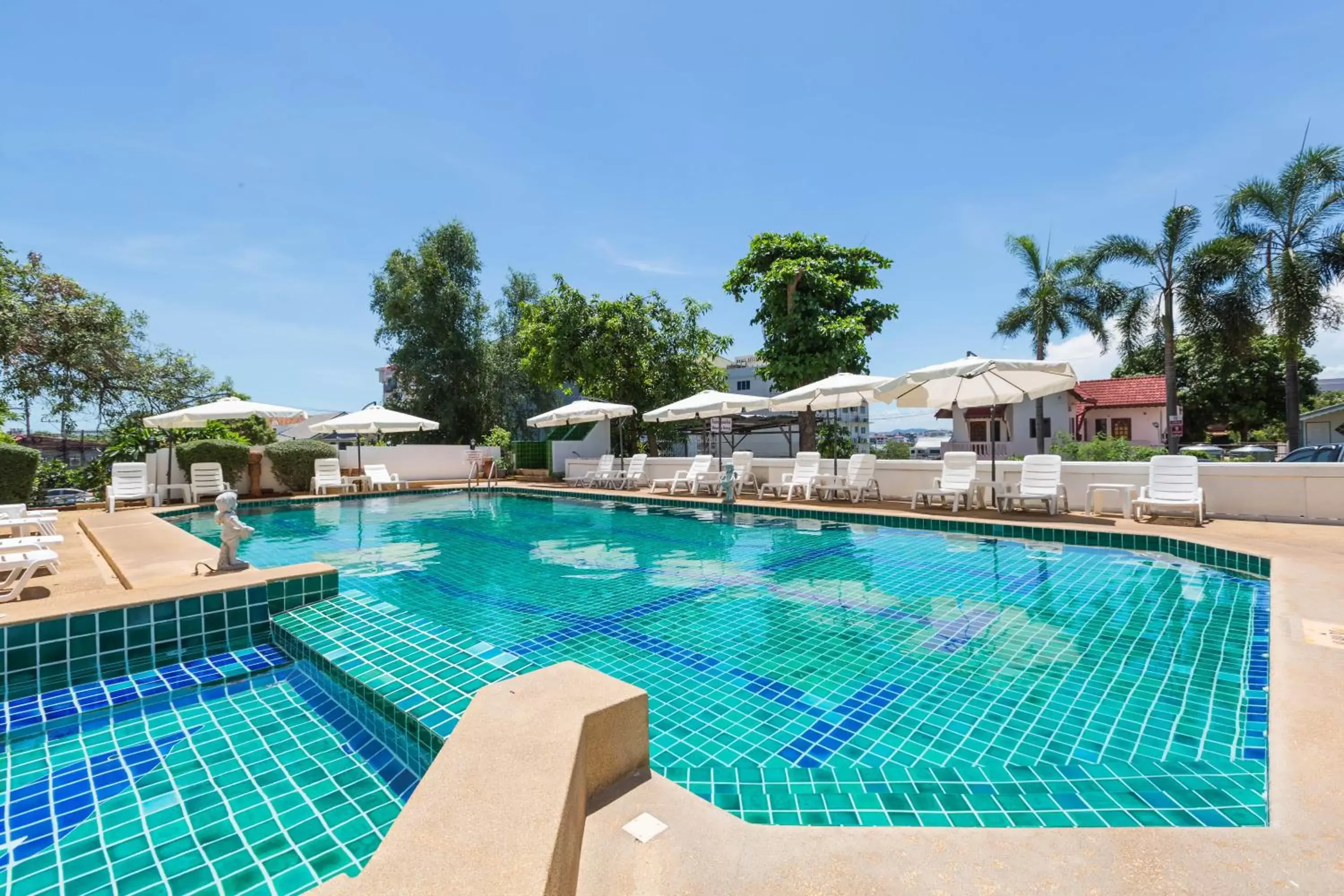 Swimming Pool in Hotel Zing