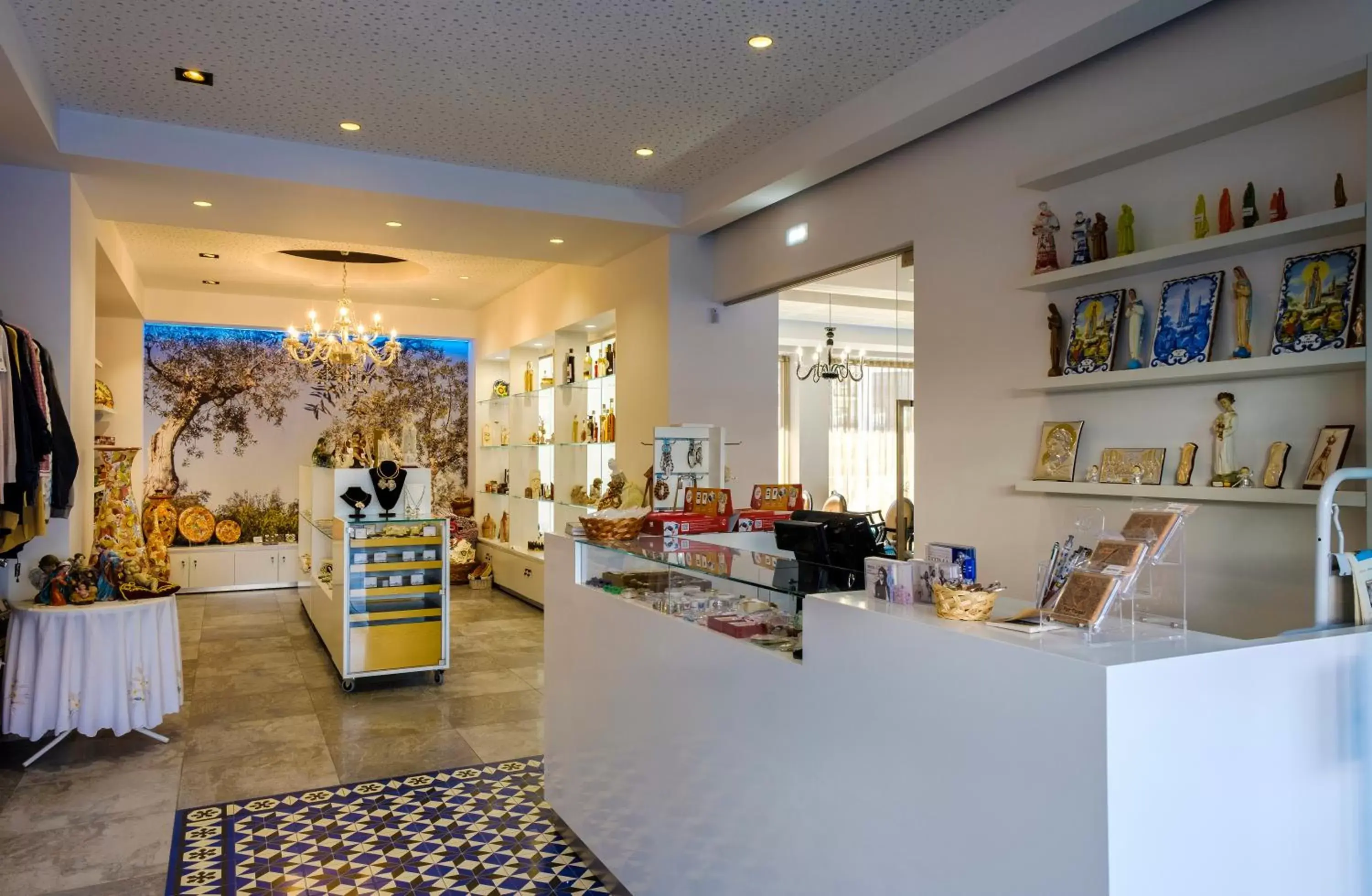 On-site shops, Lobby/Reception in Hotel Serra d'Aire - Boutique Hotel