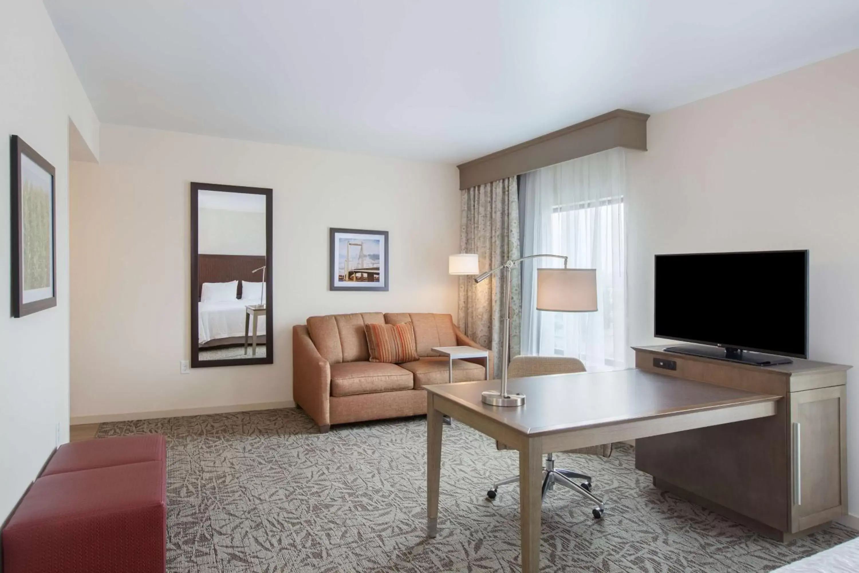 Bed, Seating Area in Hampton Inn & Suites Pasco/Tri-Cities, WA