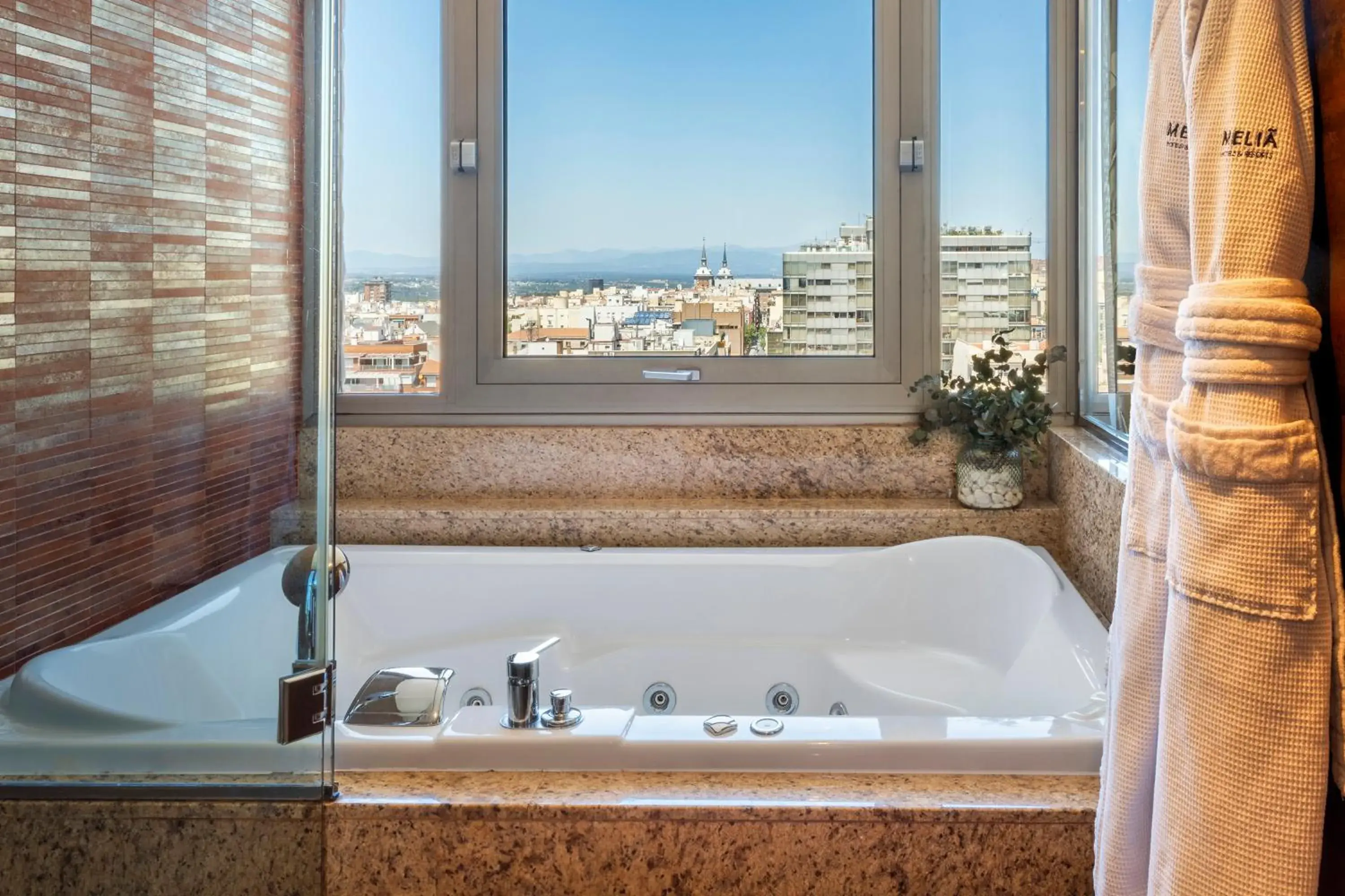 Hot Tub, Bathroom in Melia Madrid Princesa