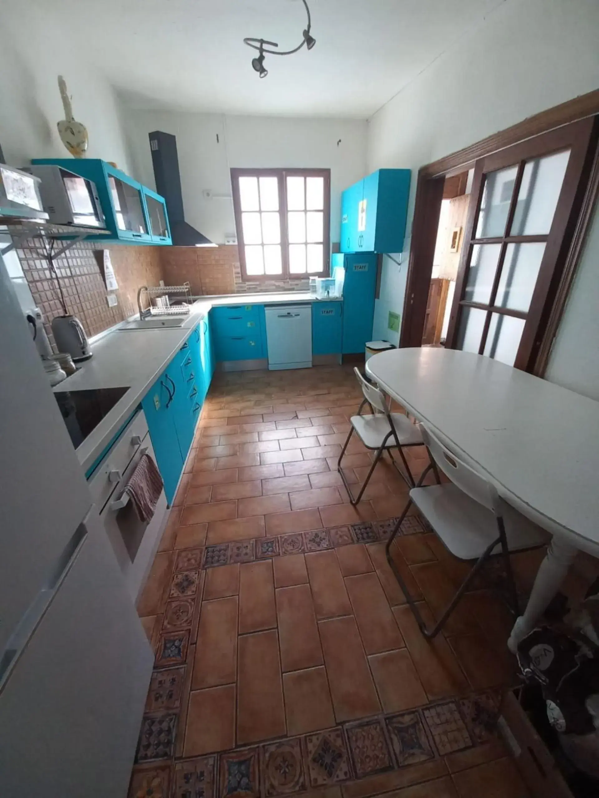 Kitchen or kitchenette, Dining Area in Puerto Nest Hostel