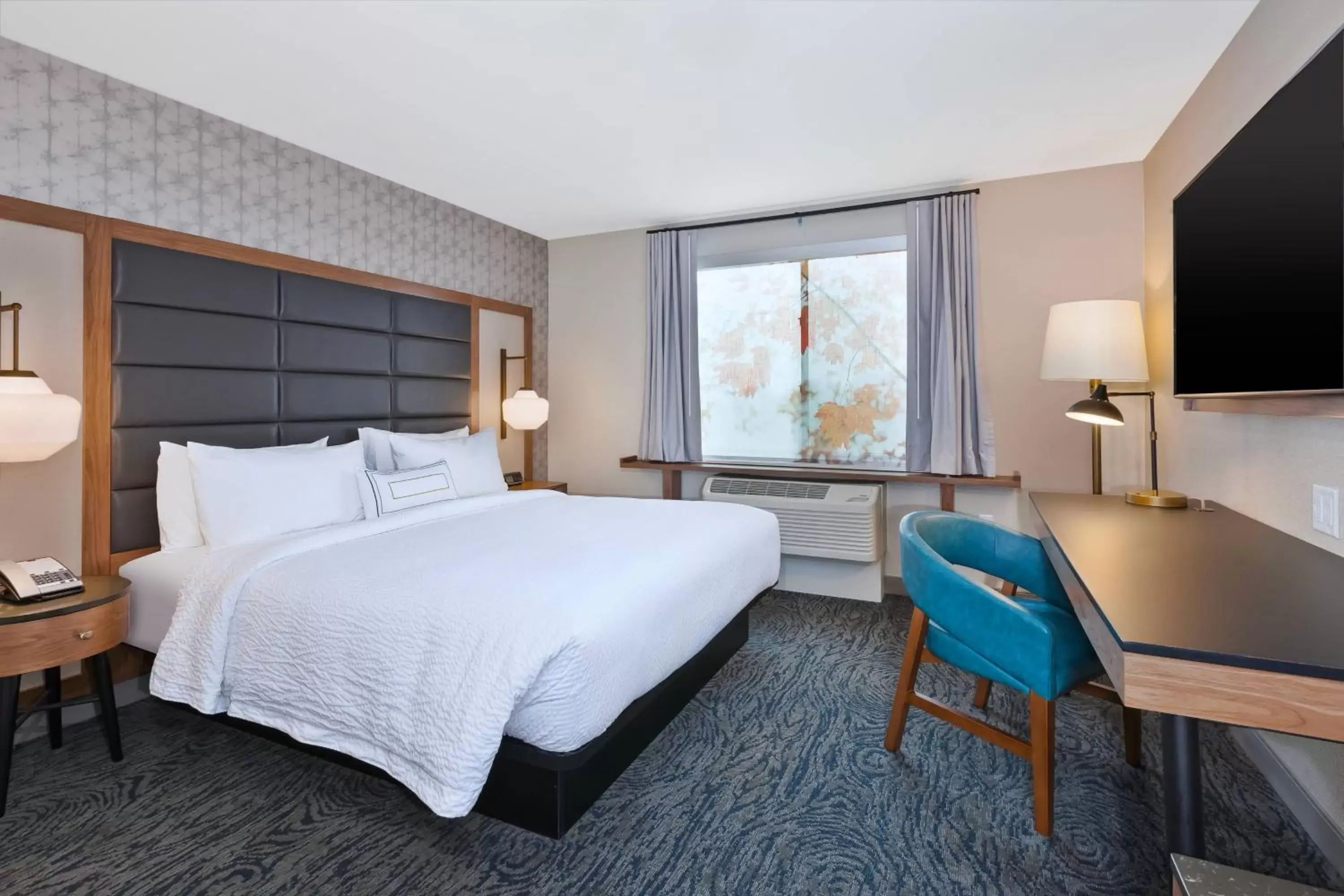 Photo of the whole room, Bed in Fairfield Inn & Suites by Marriott Kalamazoo