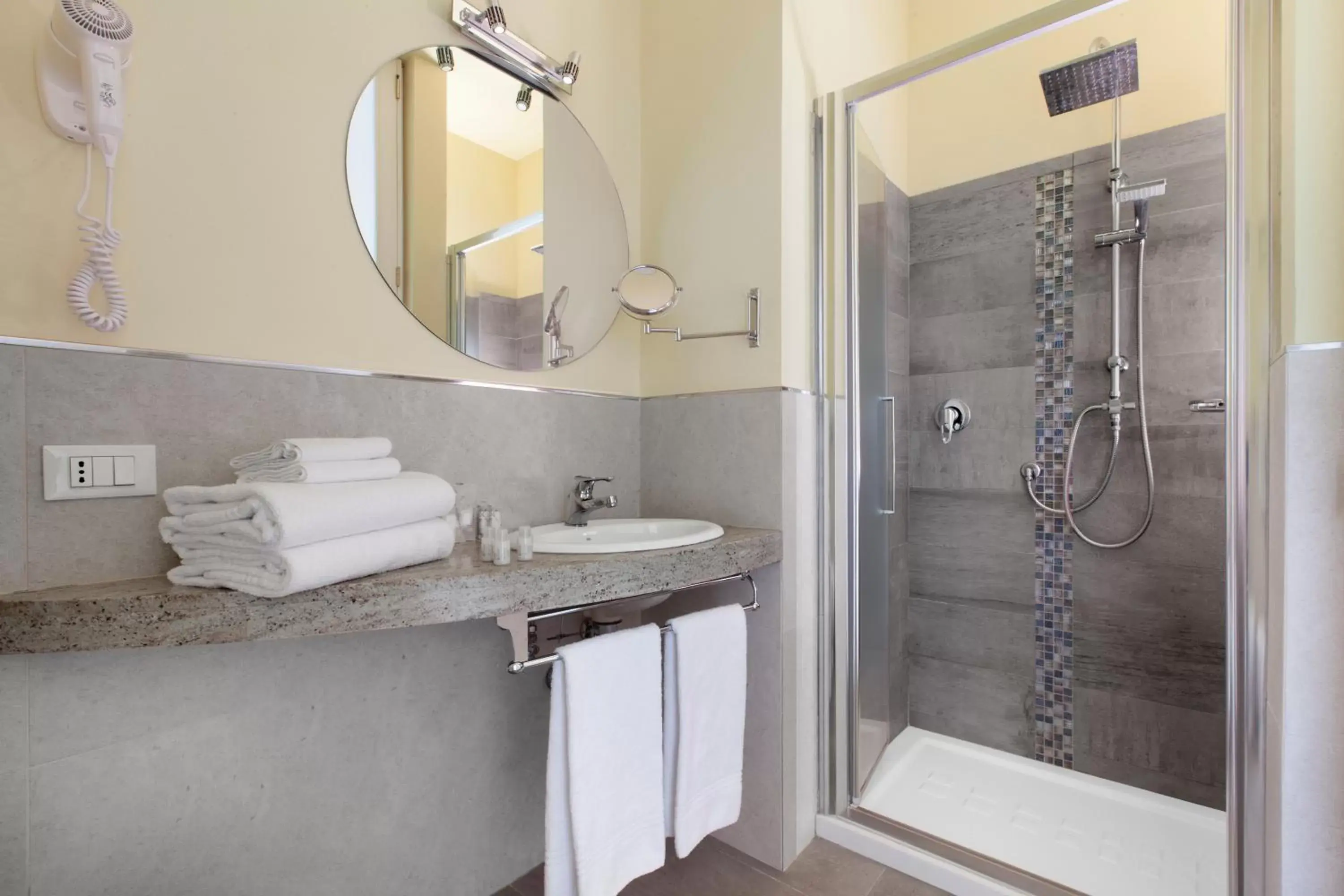 Shower, Bathroom in Ruins B&B