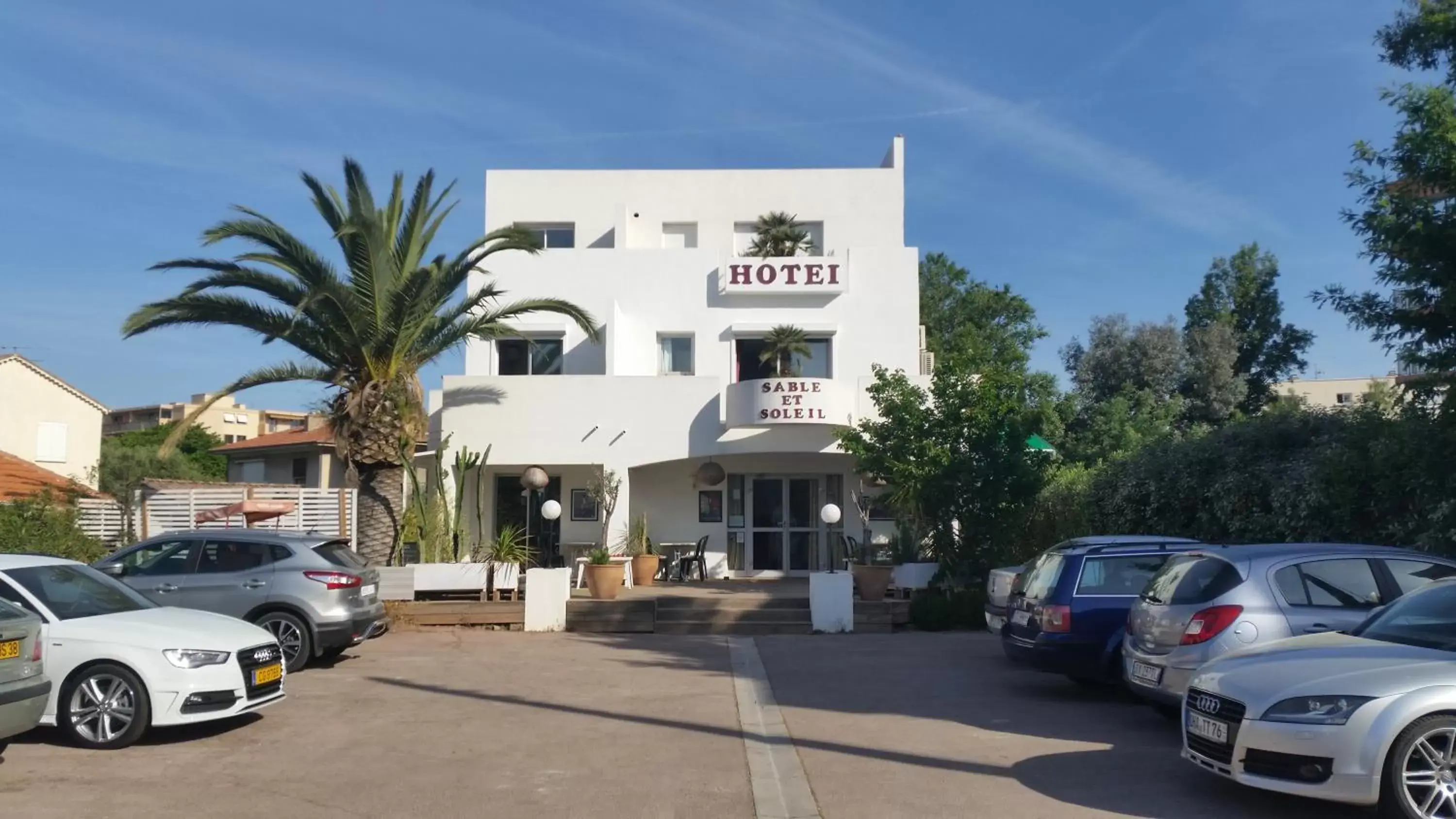 Property Building in Hotel Sable Et Soleil - Port, Plage et spa