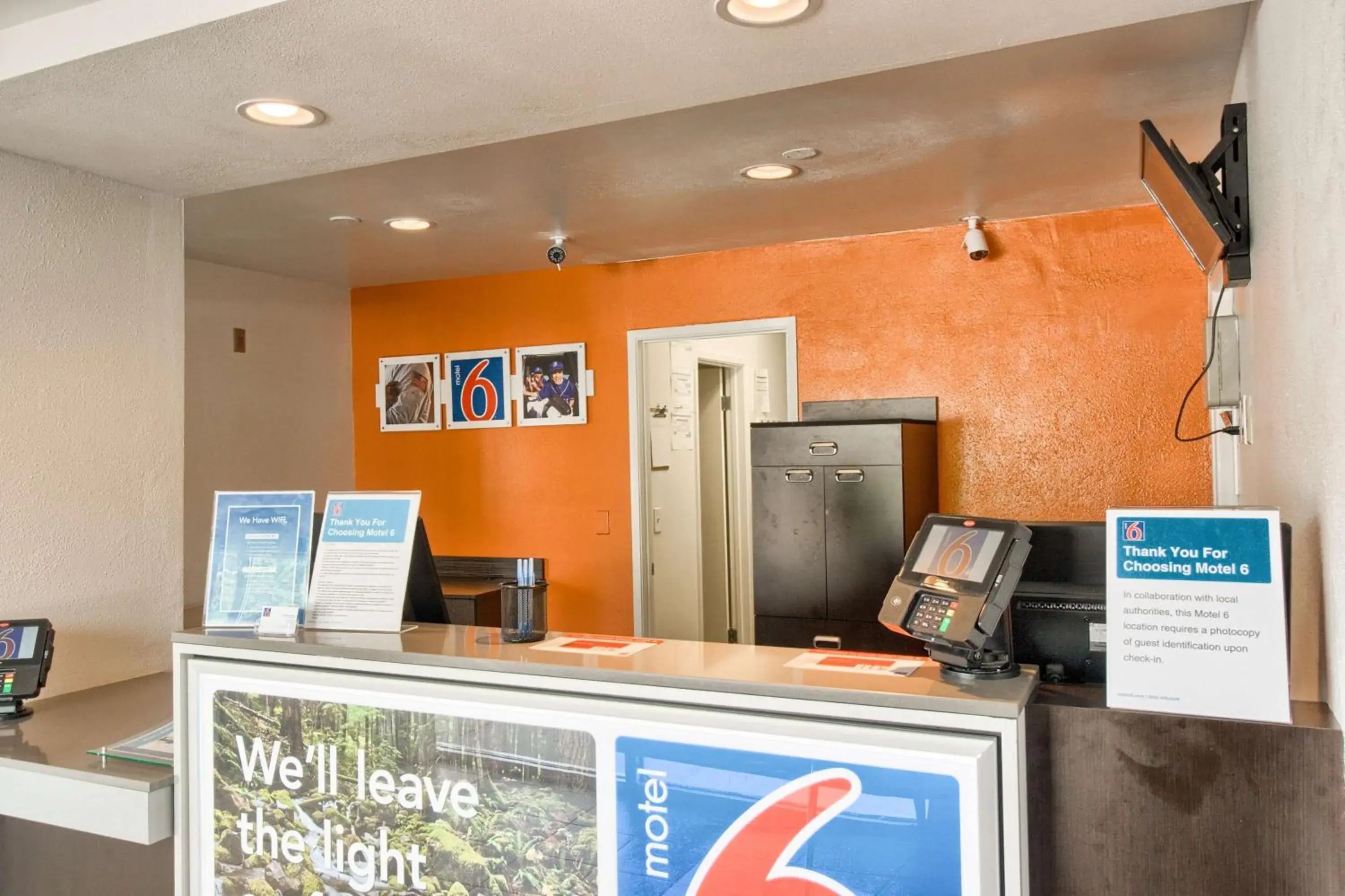 Lobby or reception in Motel 6-Everett, WA - North Lobby or reception in Motel 6-Everett, WA - North